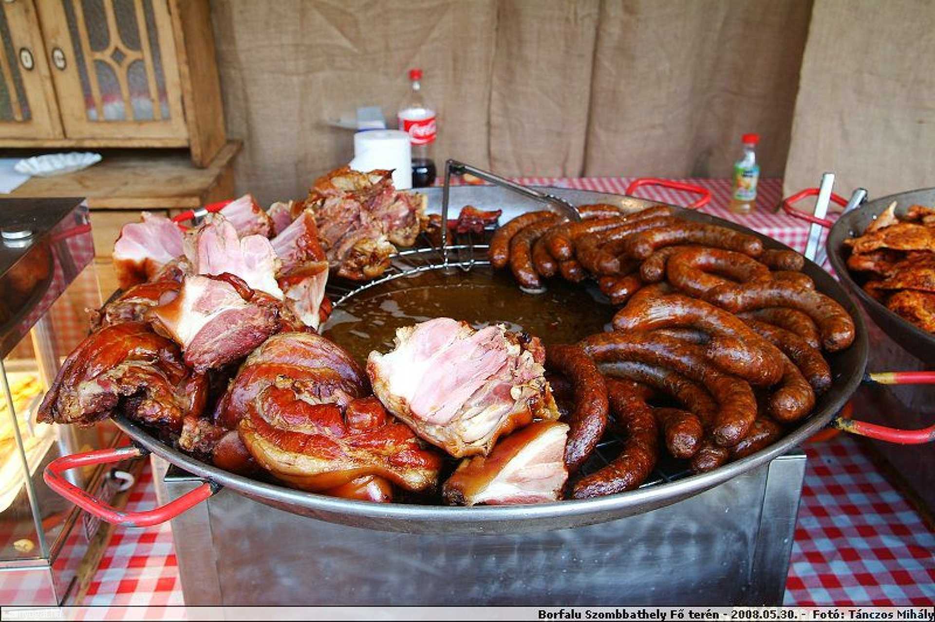 Borfalu a Fő téren
