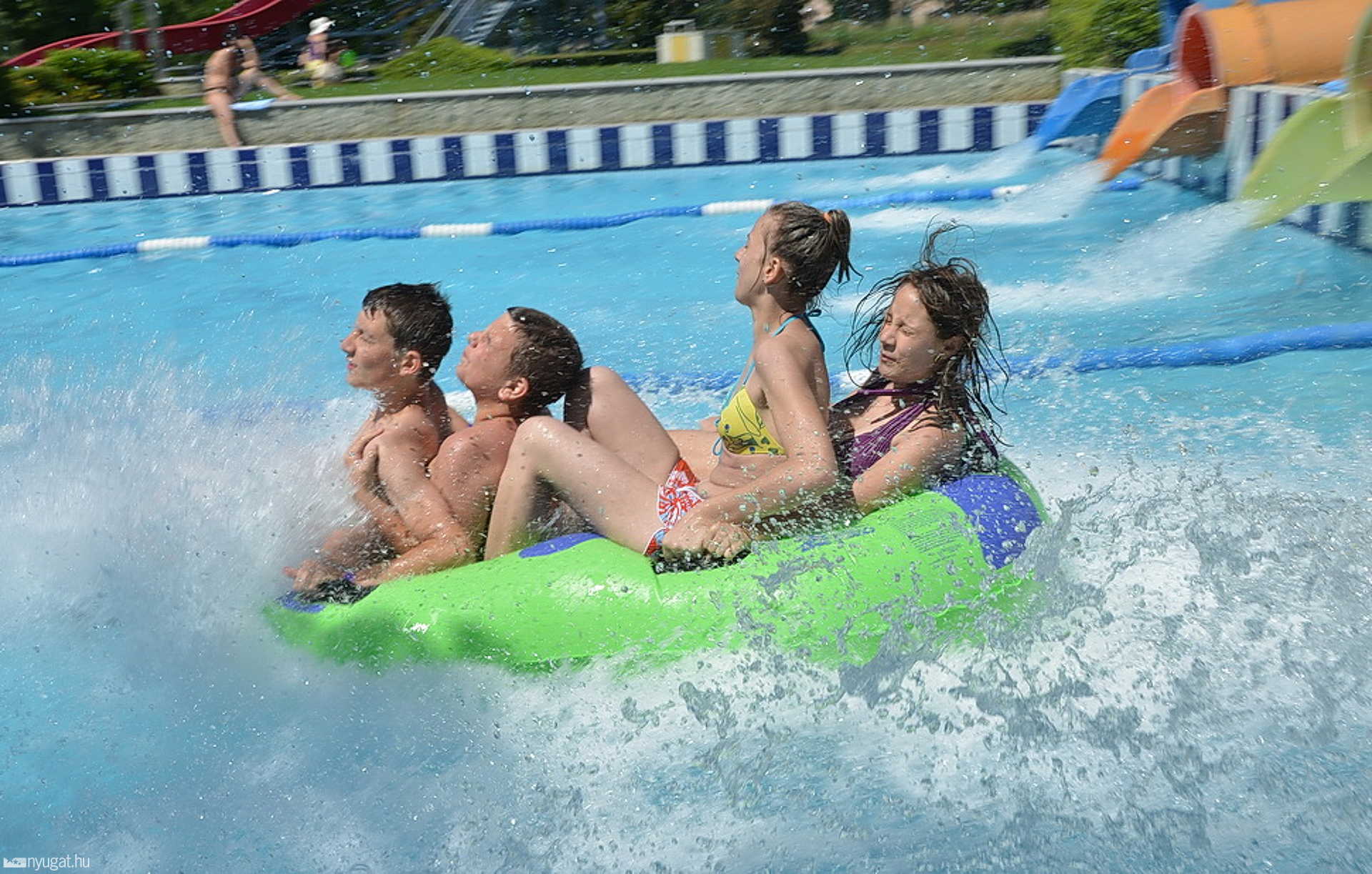 Kinyitott a Tófürdő Szombathelyen - 2012.