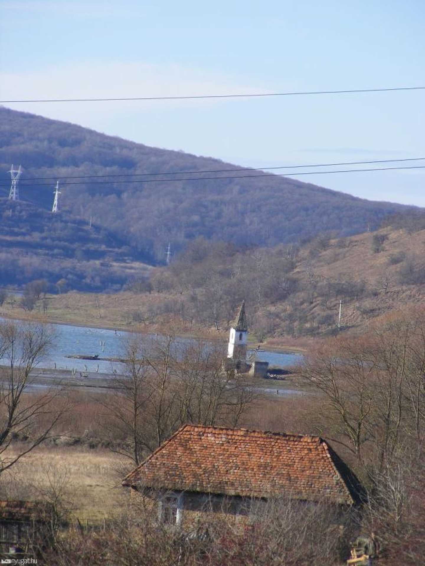 Újjáépített ház Böződújfaluban