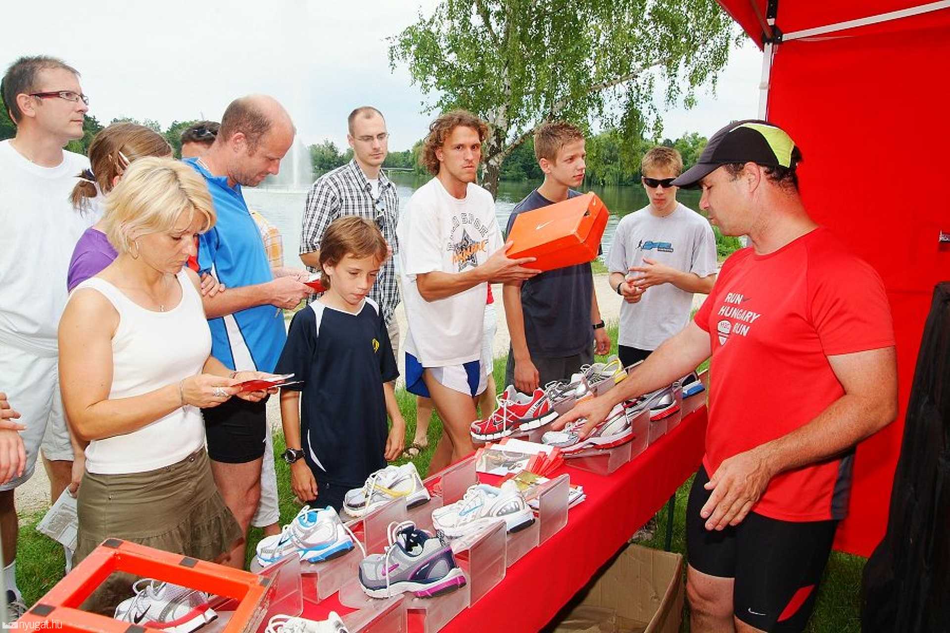 Futócipő-teszt a Csónakázó tó partján, Szombathelyen