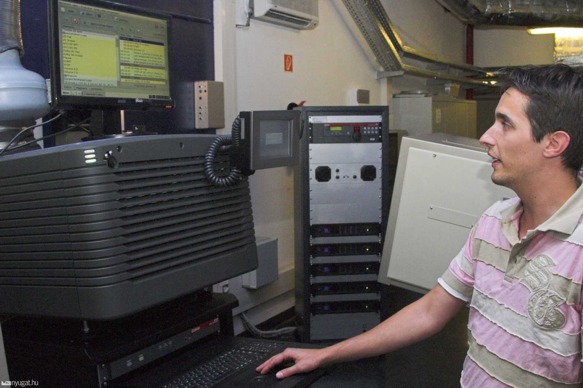 Digitális jelen - számítógép irányítja a vetítést