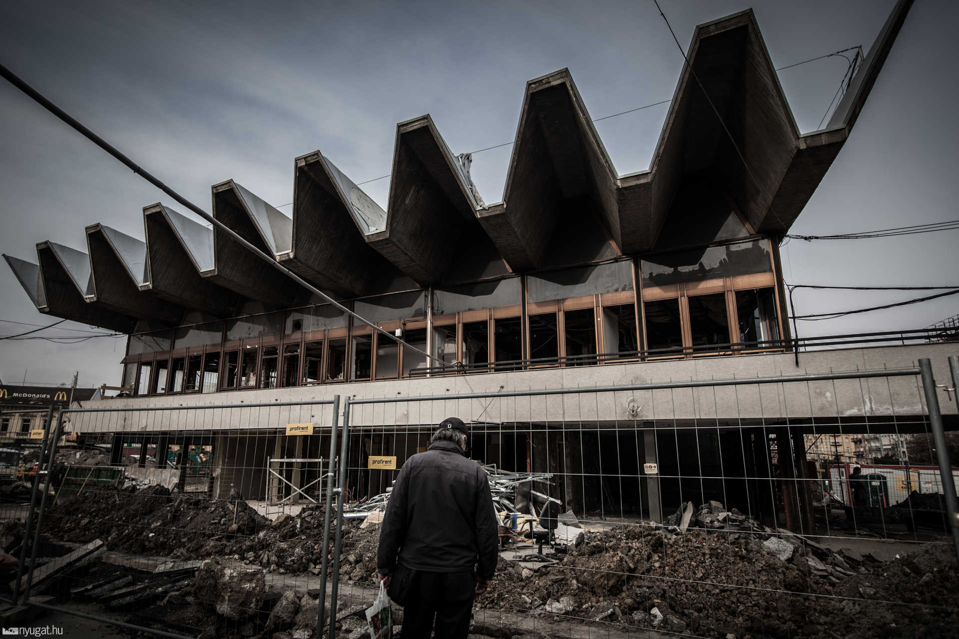 2015 tavaszának Budapestjén az apokalipszis rideg szele fúj keresztül