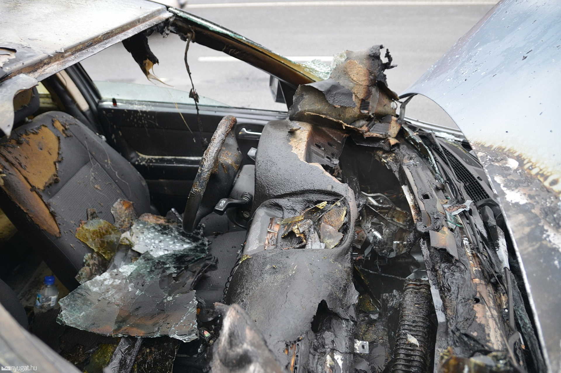 Kigyulladt egy Opel Szombathelyen