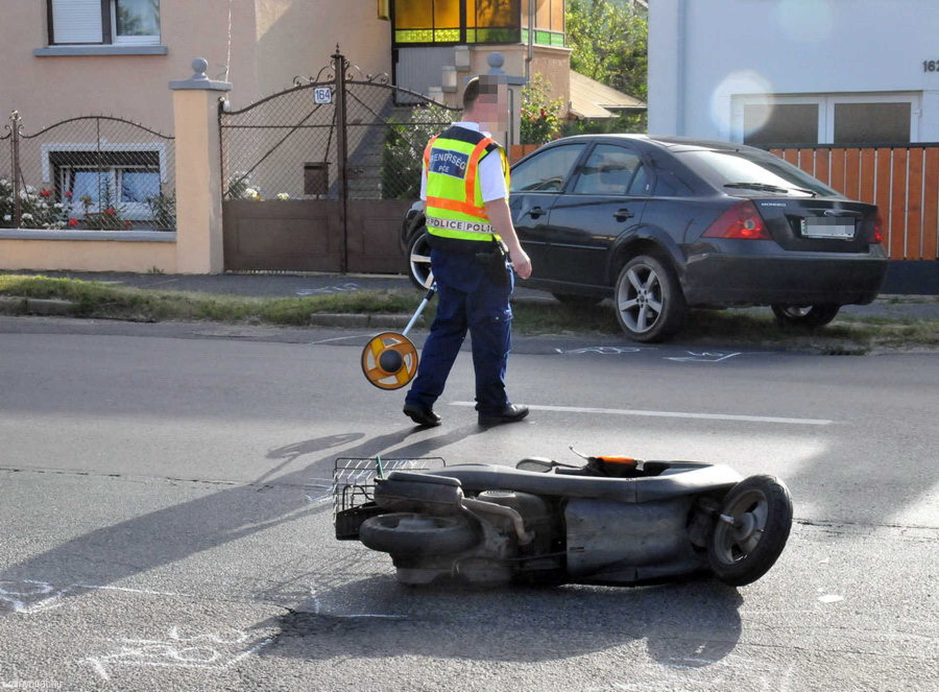 Nem adott elsőbbséget a Ford vezetője a robogónak