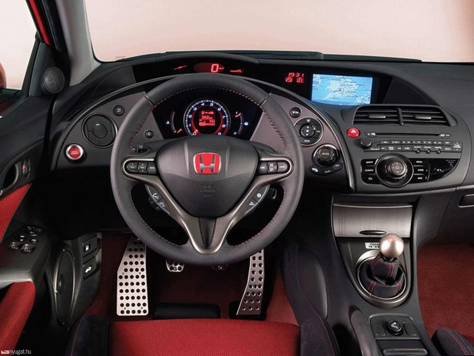 Az "űrhajós" Honda műszerfala