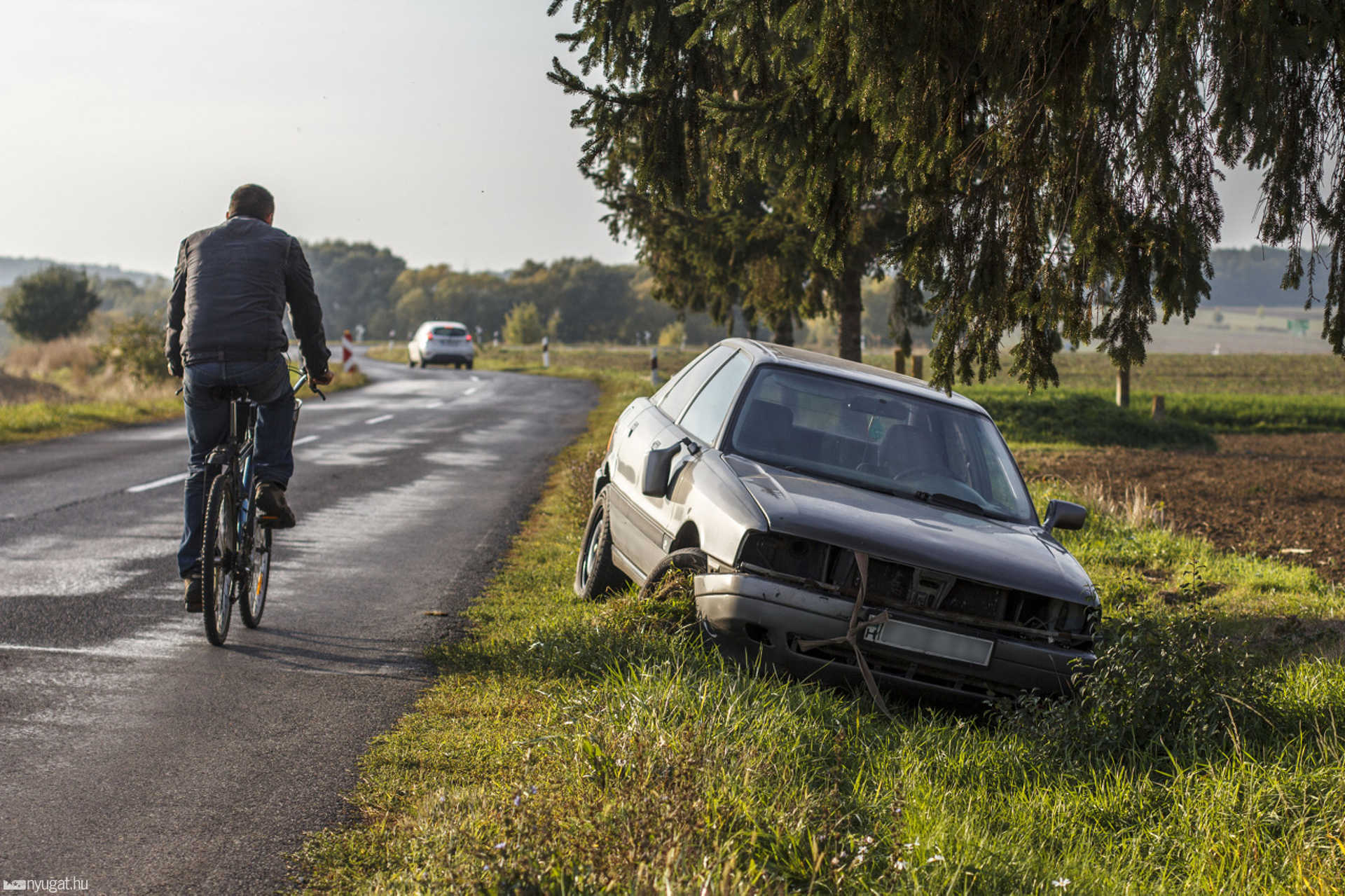 Audi az árokban Torony és Bucsu közt