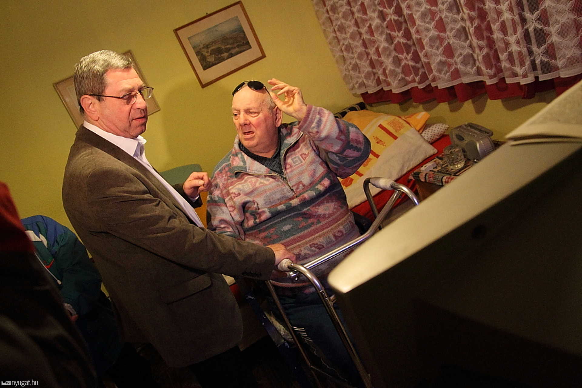 Gázszivargás után A Szürcsapó utcában - este