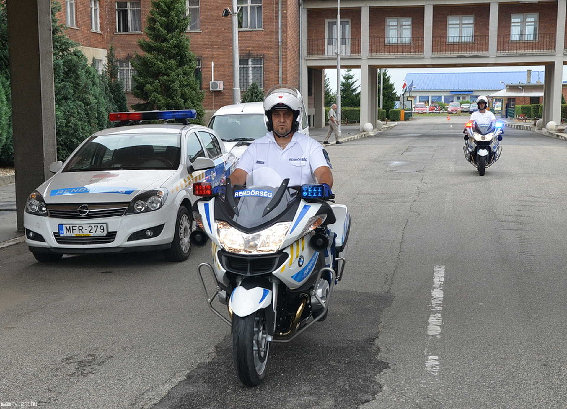 Megérkeztek az új BMW rendőrmotorok Szombathelyre