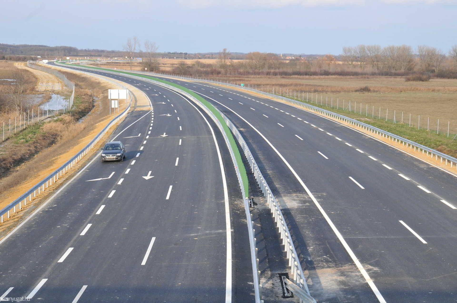 2x2 sáv, vadrács, sávelválasztó - sokszor biztonságosabb az eddigi útnál