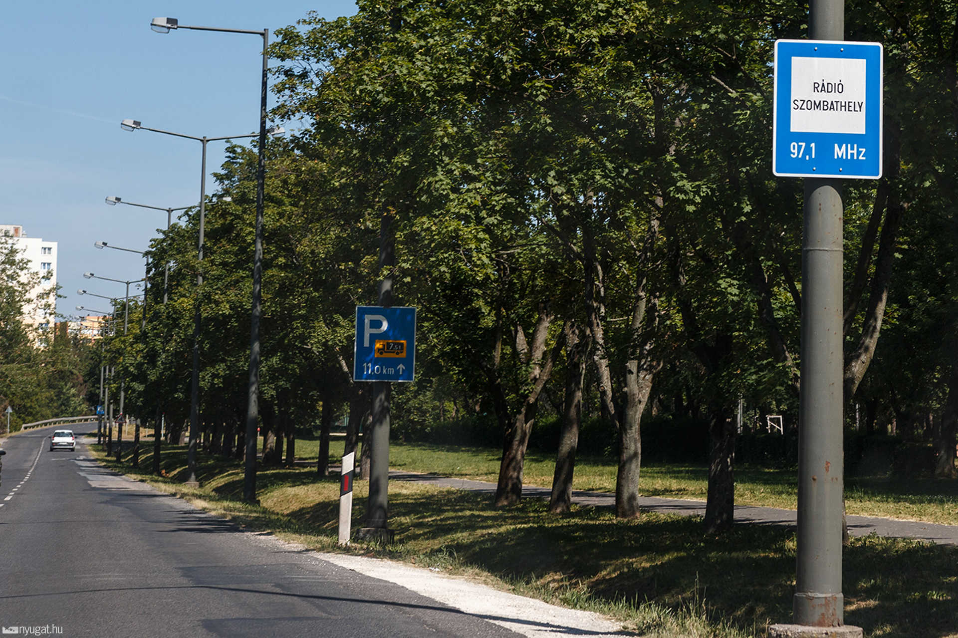 Rádió Szombathely tábla a Rohonci úton - 2014 június
