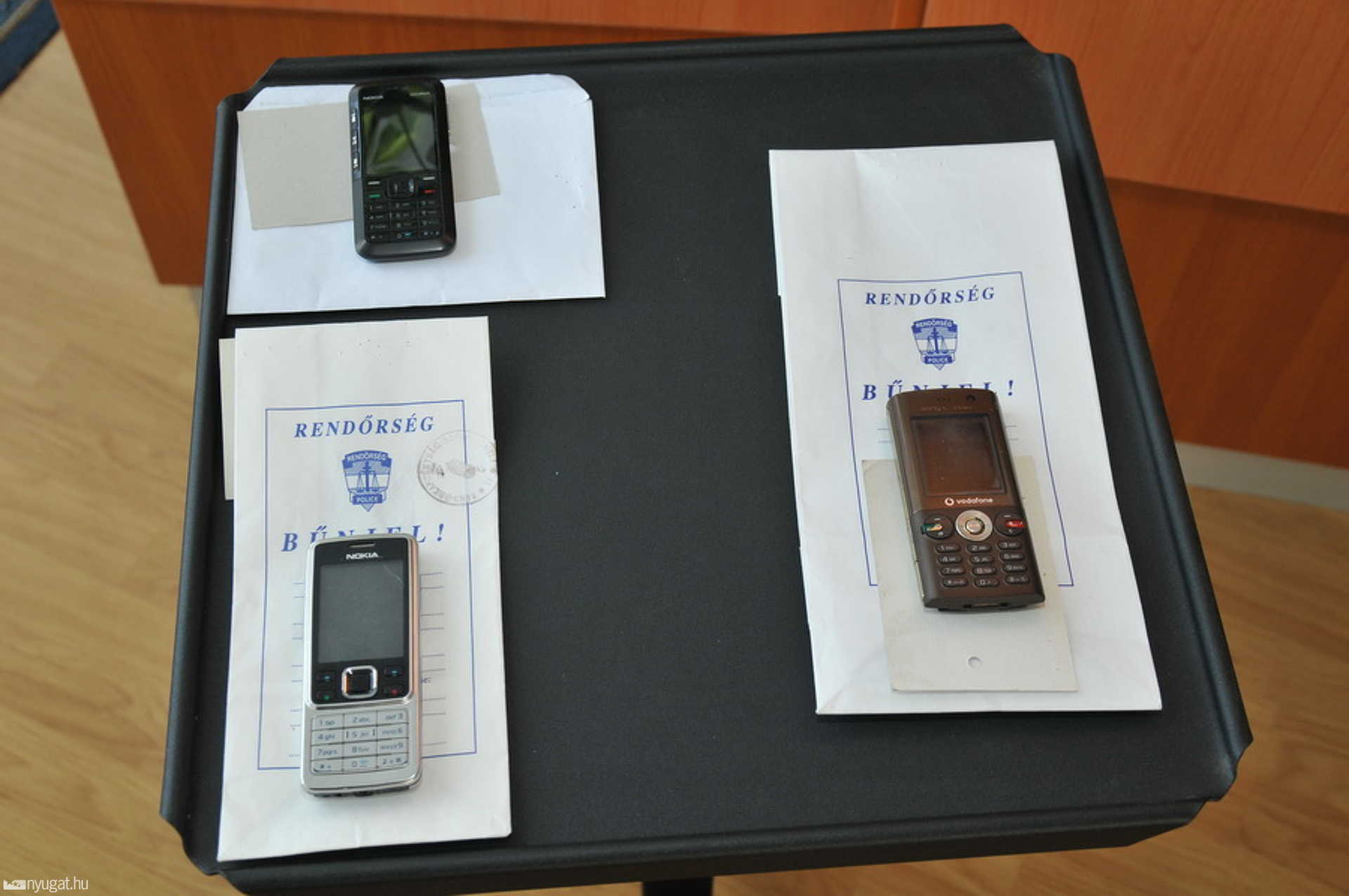 Rablással szerzett telefonok