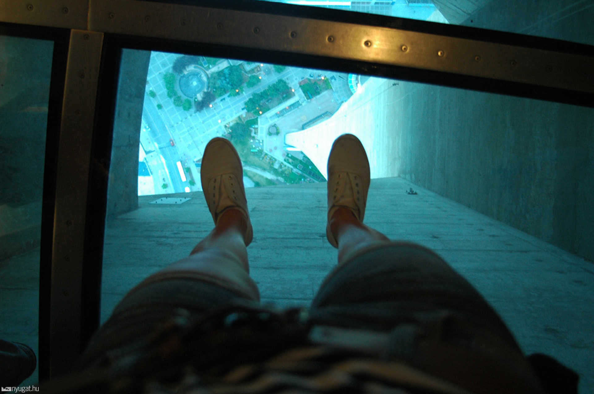 Toronto - CN tower, Glass Floor