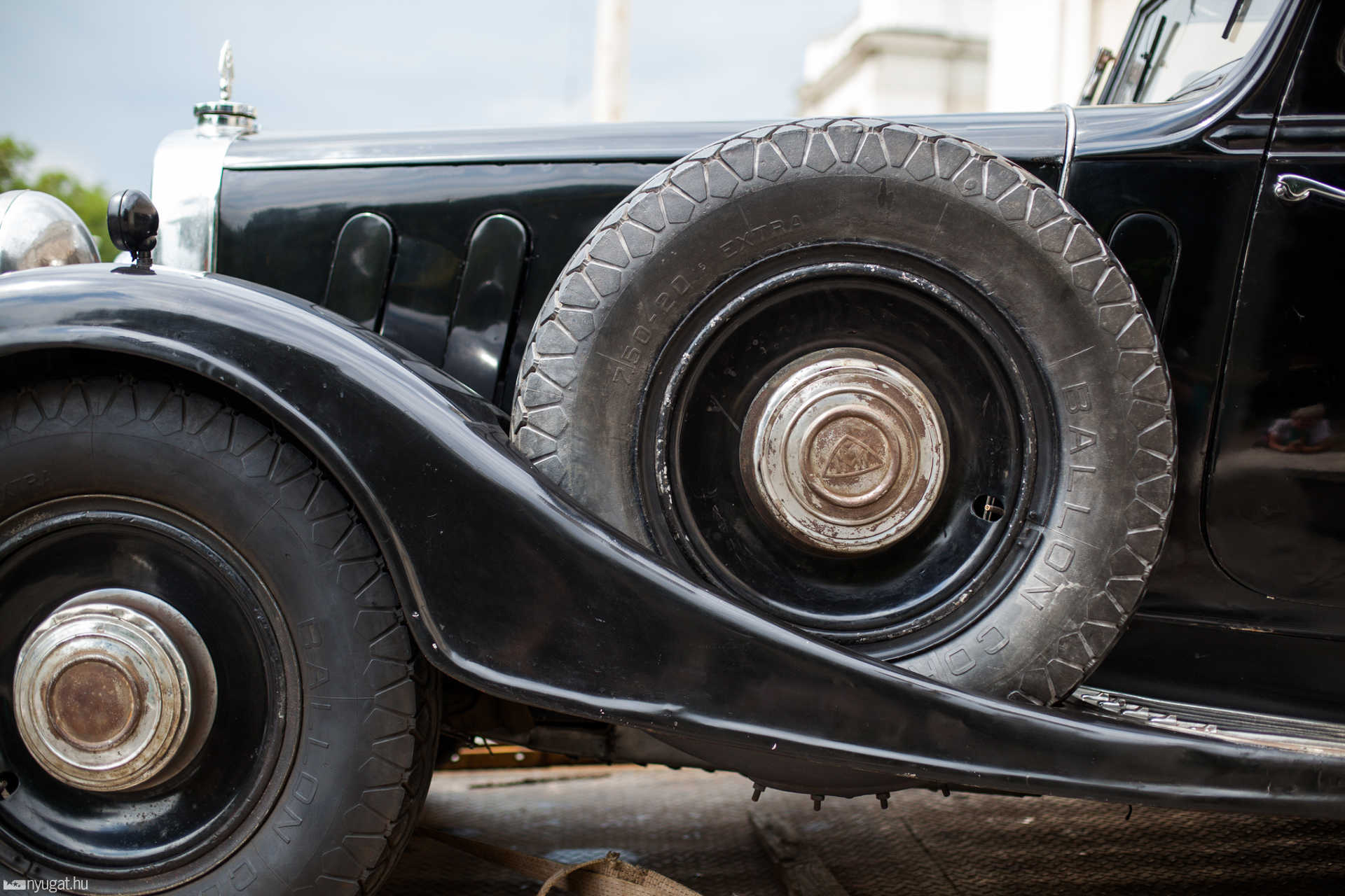 1934-es Maybach Zeppelin gurult be a Közlekedési Múzeumhoz