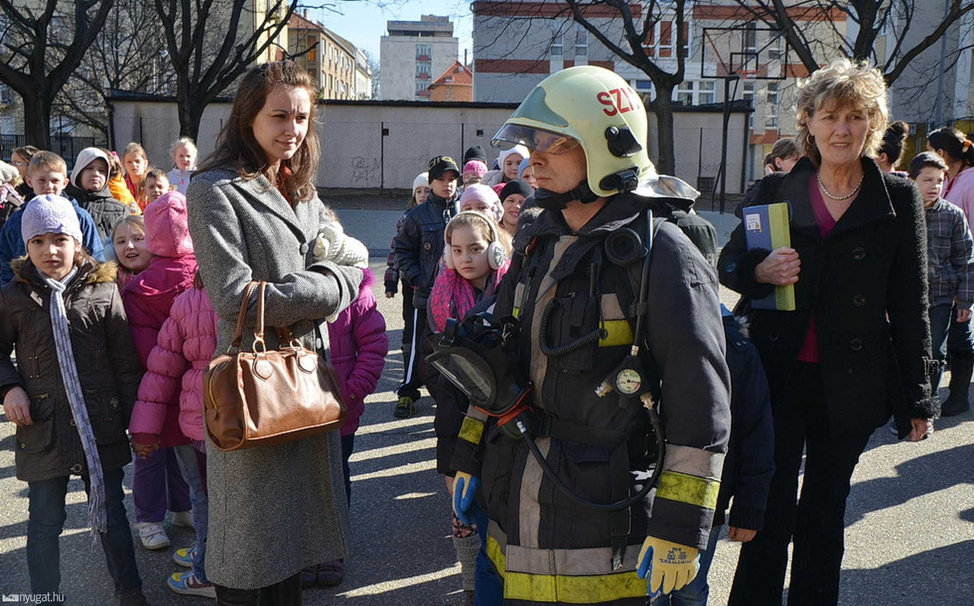 Tűzriadó-gyakorlat a szombathelyi Paragvári Utcai Általános Iskolában
