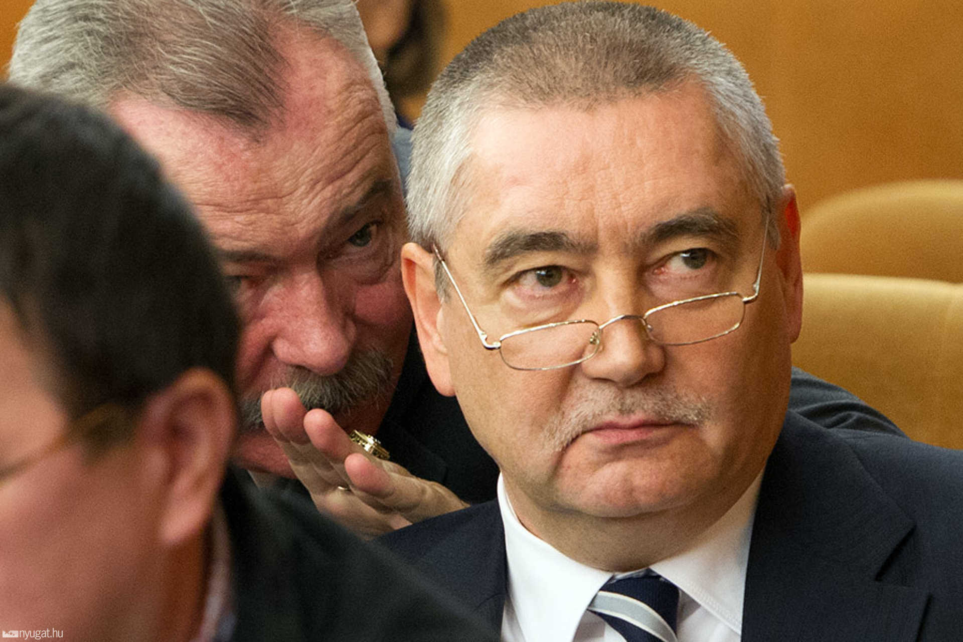 Tiborcz János rendőrfőkapitány - Szigorú tekintet a közgyűlésben