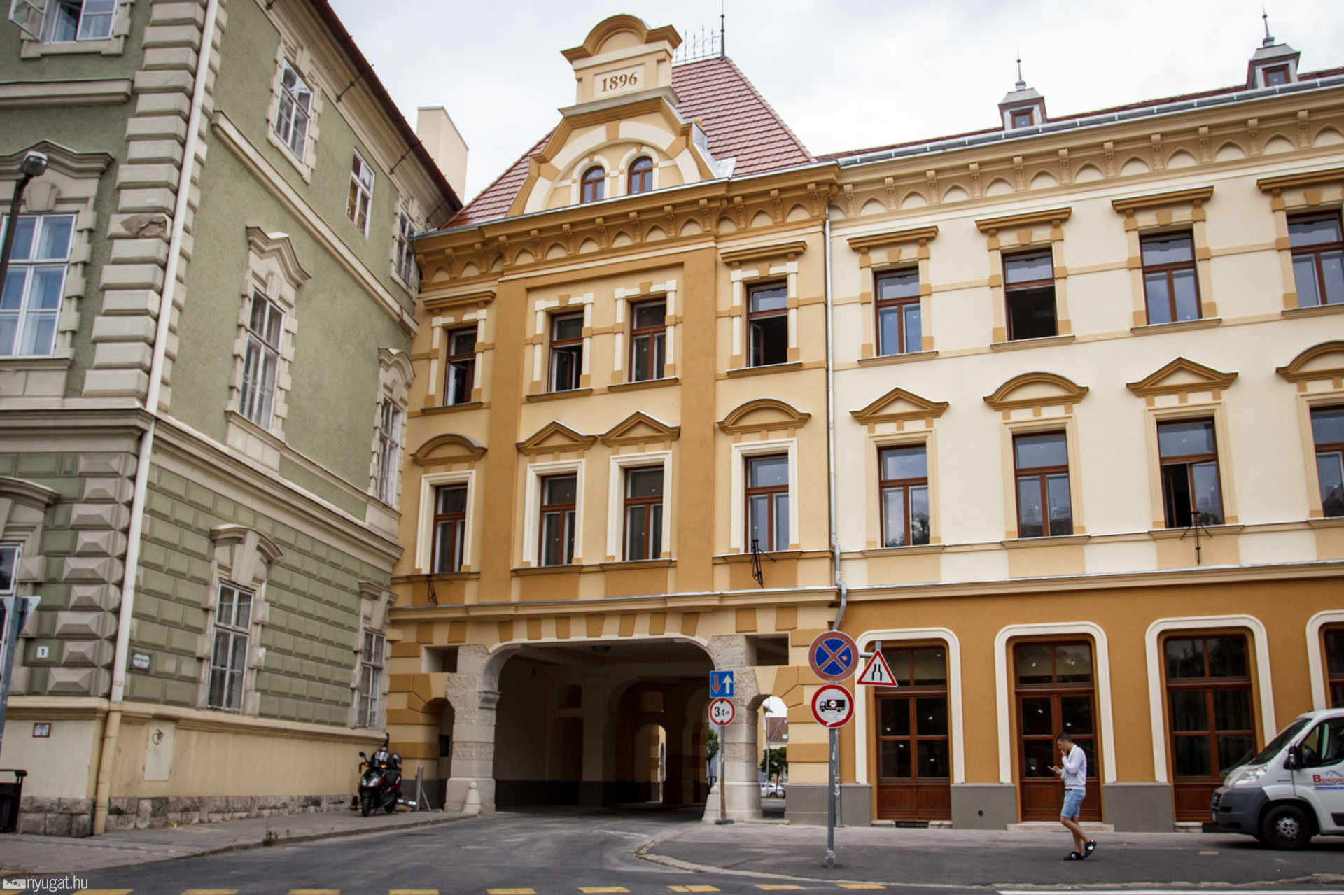 Megnyitották a forgalom előtt az átjárót a Kormányhivatalnál