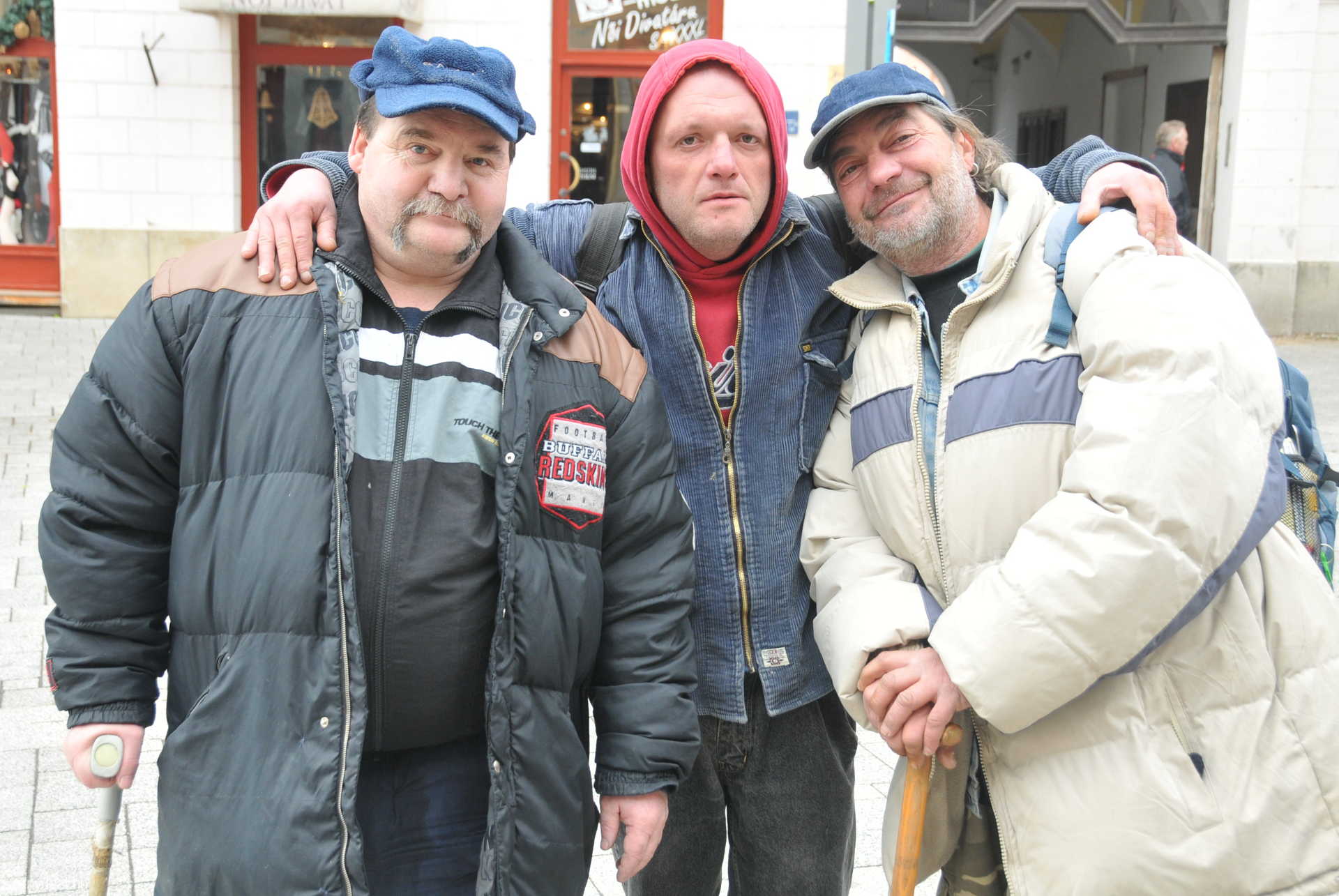 Meleg (balra) és barátai