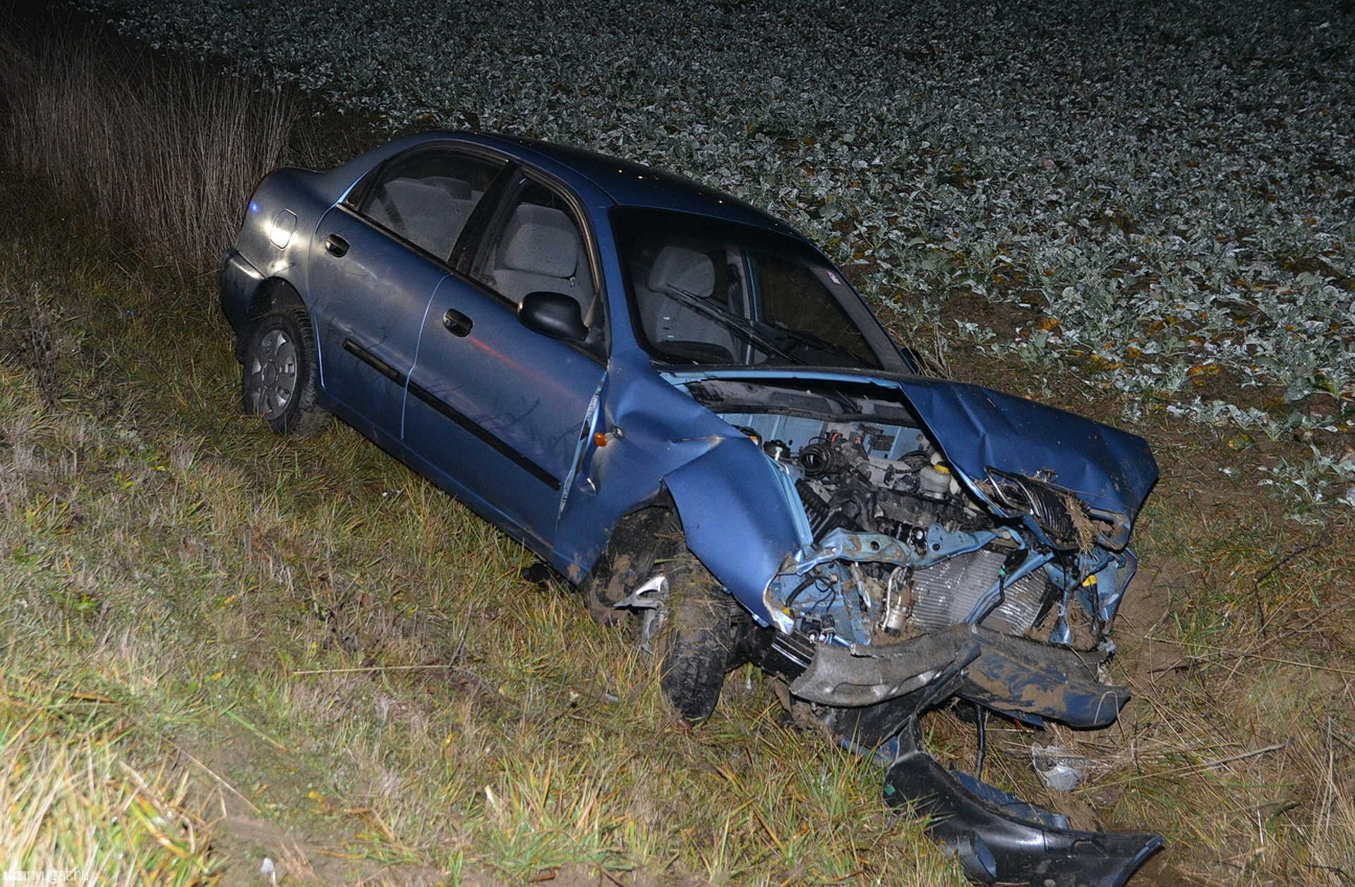 Árokba csapódott a Daewoo a 89-esen