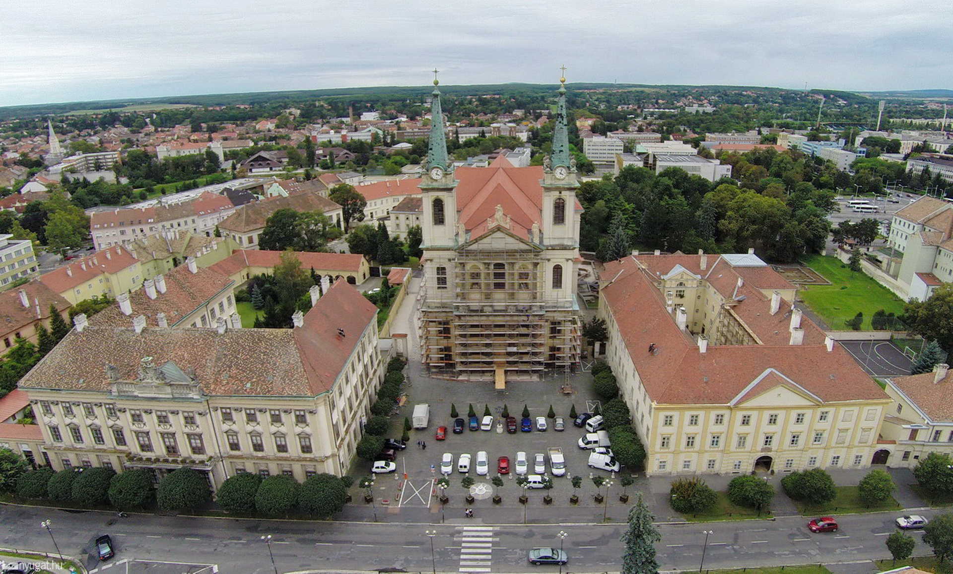 Másfél hete így nézett ki a nagytemplom a magasból