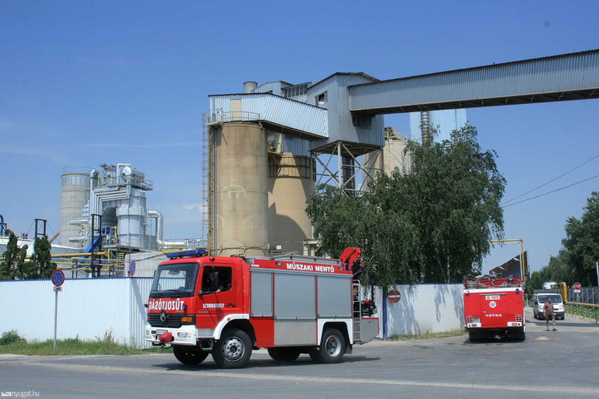 Tűz a forgácslapgyártó üzemben