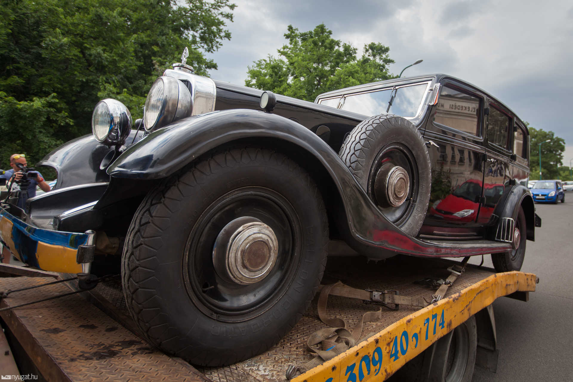 1934-es Maybach Zeppelin gurult be a Közlekedési Múzeumhoz