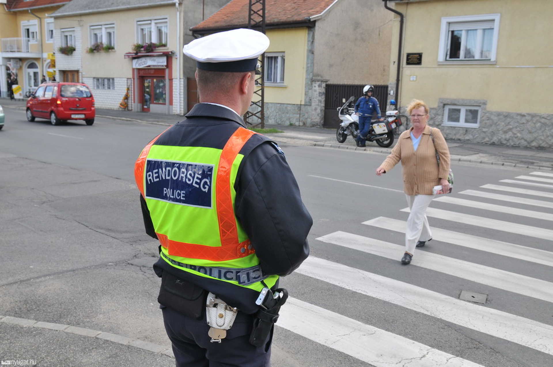 Fokozott rendőri jelenlét a veszélyeztetett iskolák környékén
