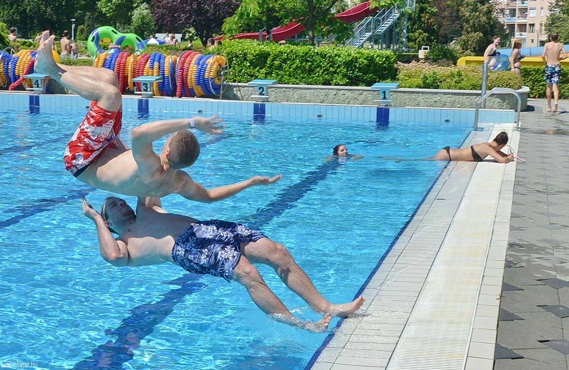 Kinyitott a Tófürdő Szombathelyen - 2012.