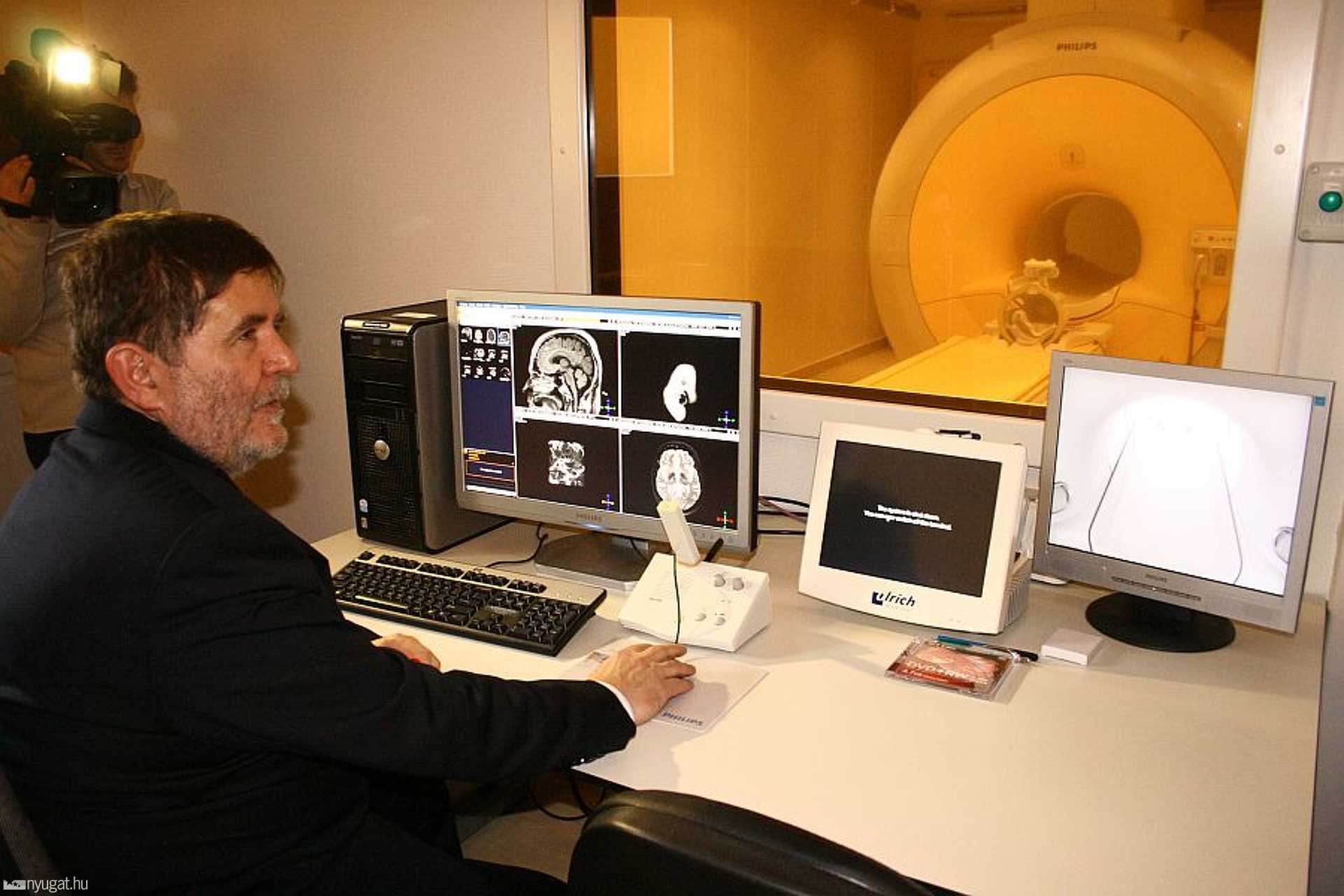 A 3 Teslás MR-berendezés átadó ünnapsége