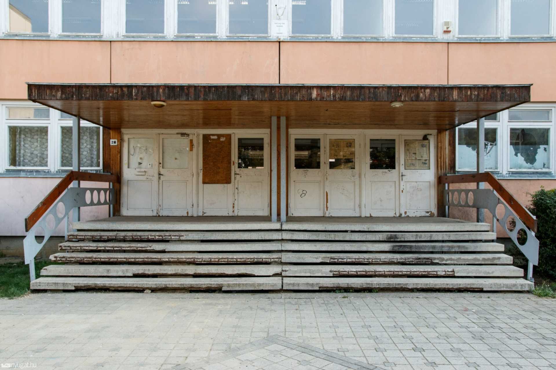 Sajtótájékoztató a Szent-Györgyi Albert középiskolánál