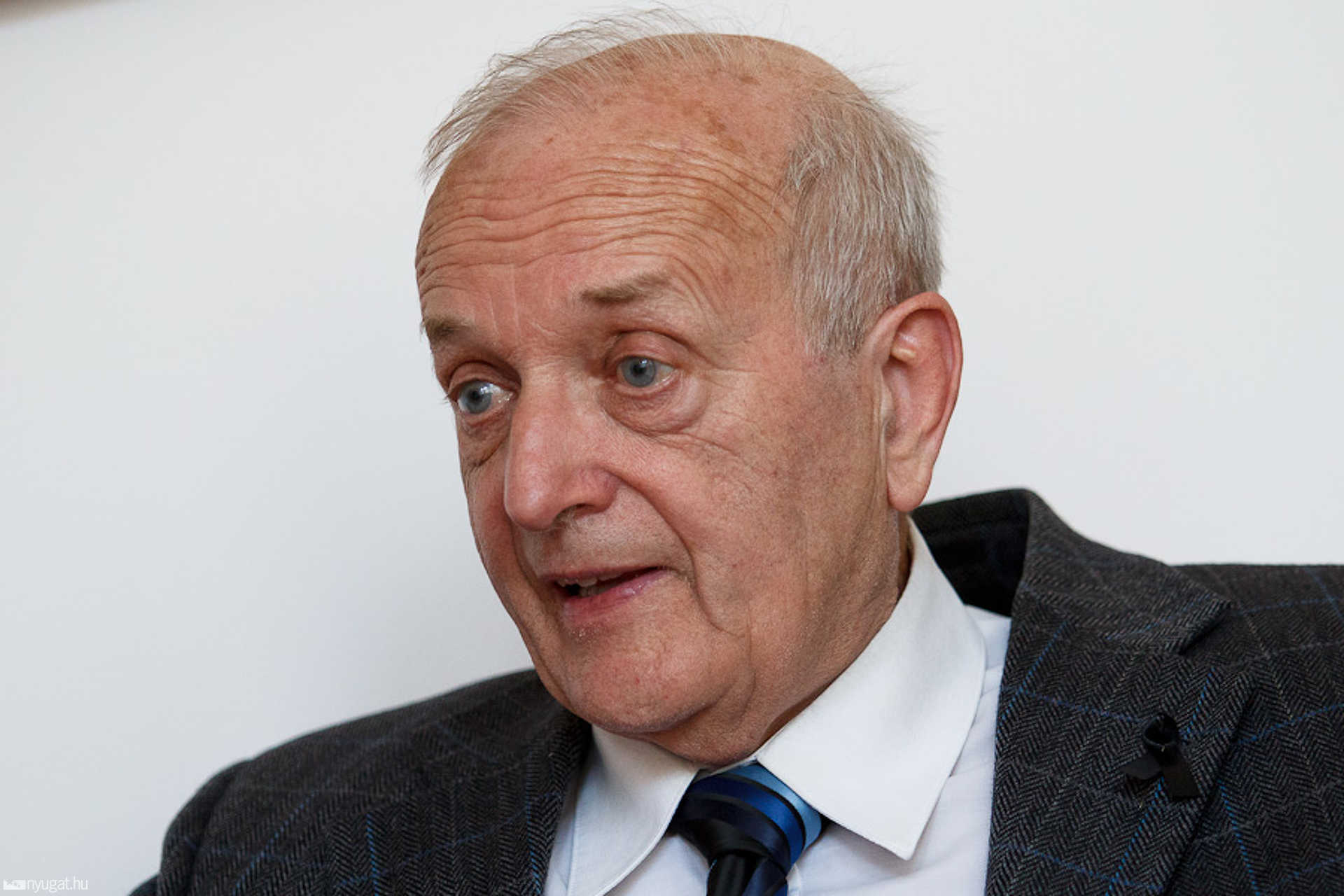 Prugberger Emil nem szegülünk szembe a nagy testvérrel