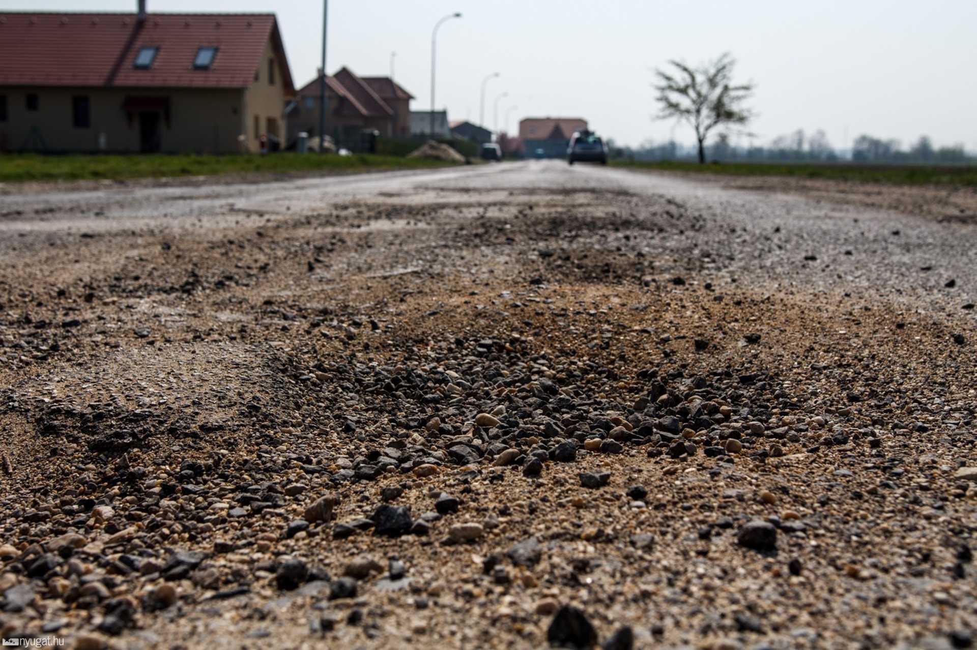 Kátyúk a zanati utcákban
