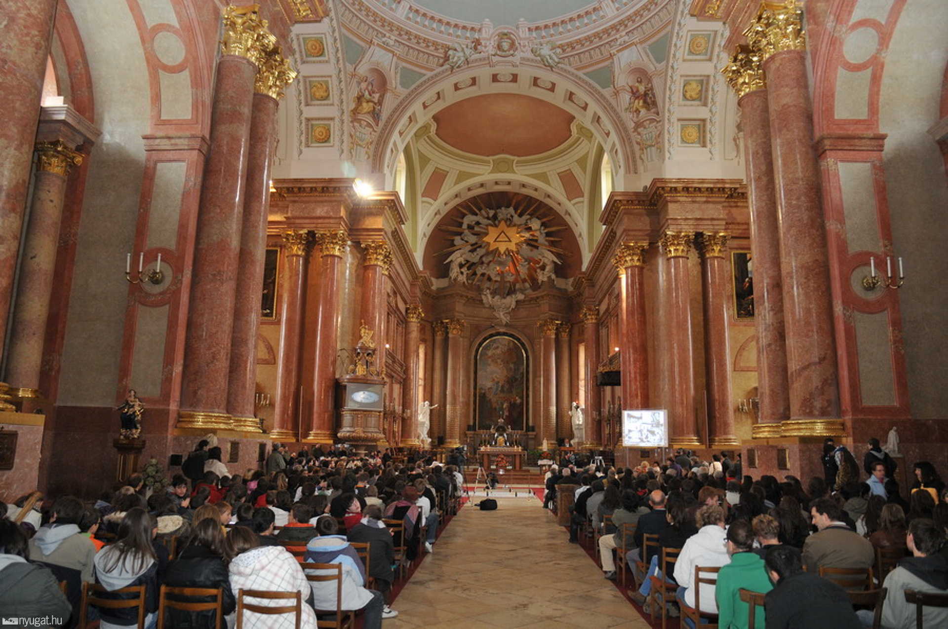 A Foucault-féle ingakísérlet megismétlése a szombathelyi Székesegyházban - 2010. 