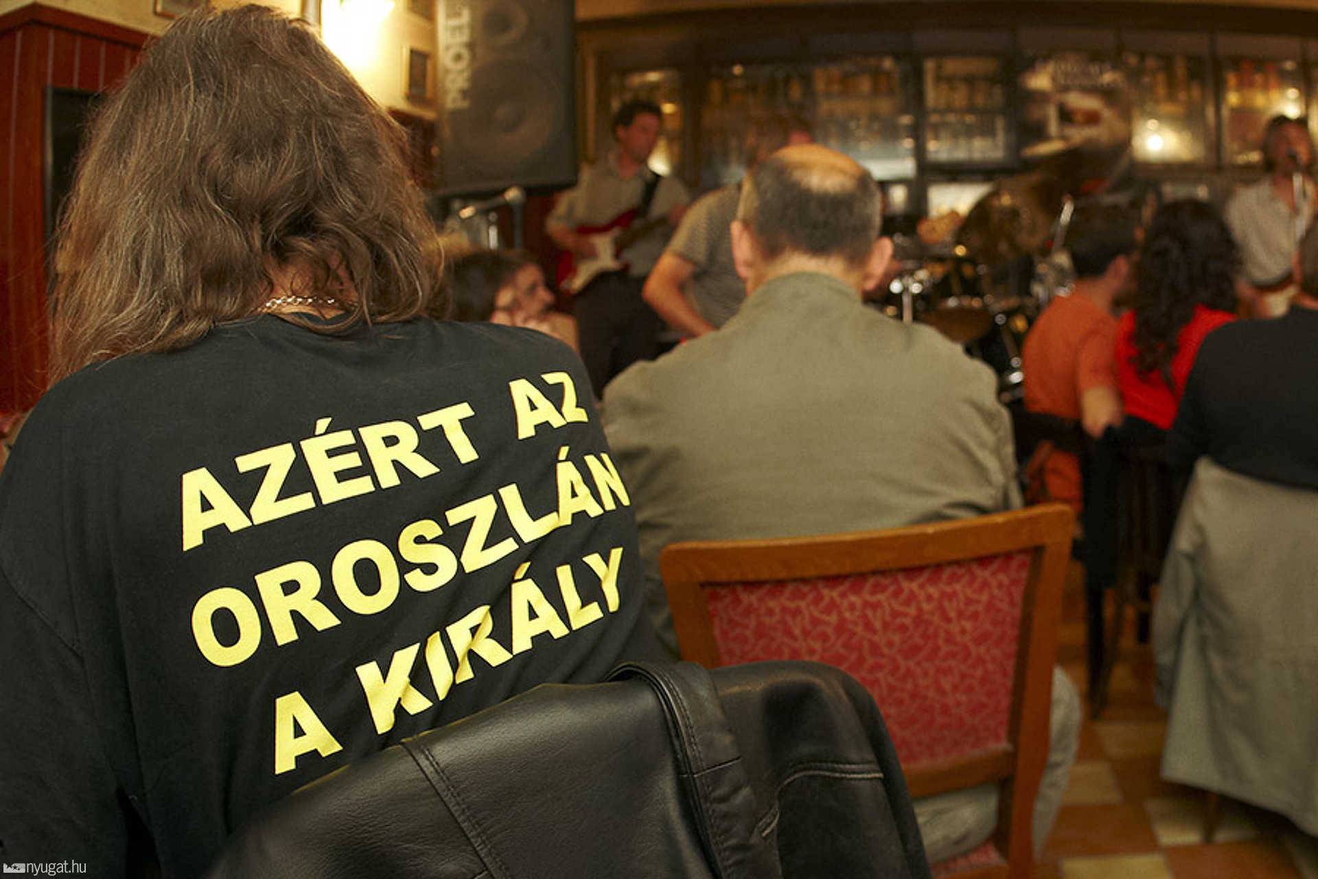 Cserga és barátai a Malom sörözőben