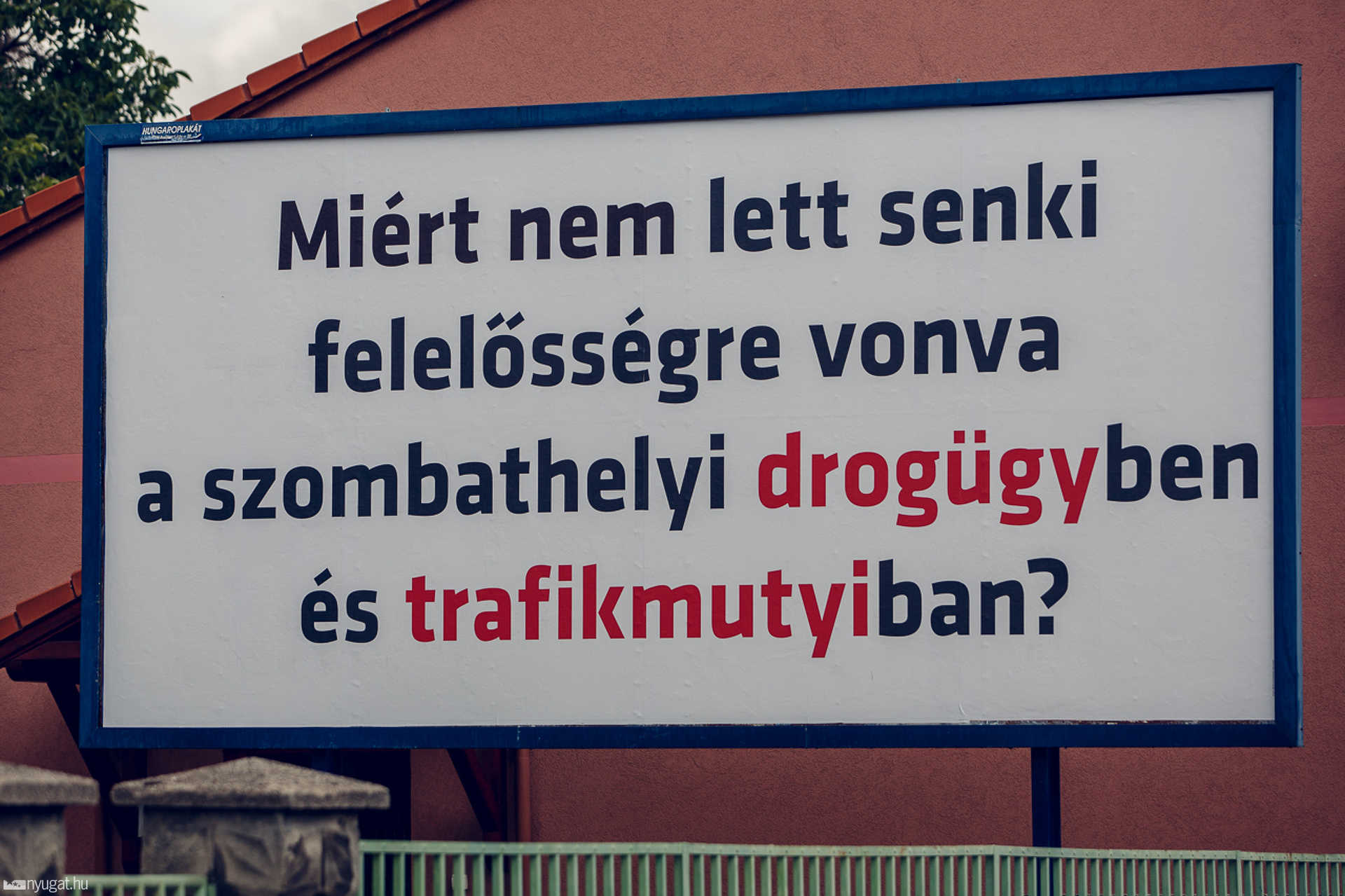 Üzengetős plakátok Szombathelyen