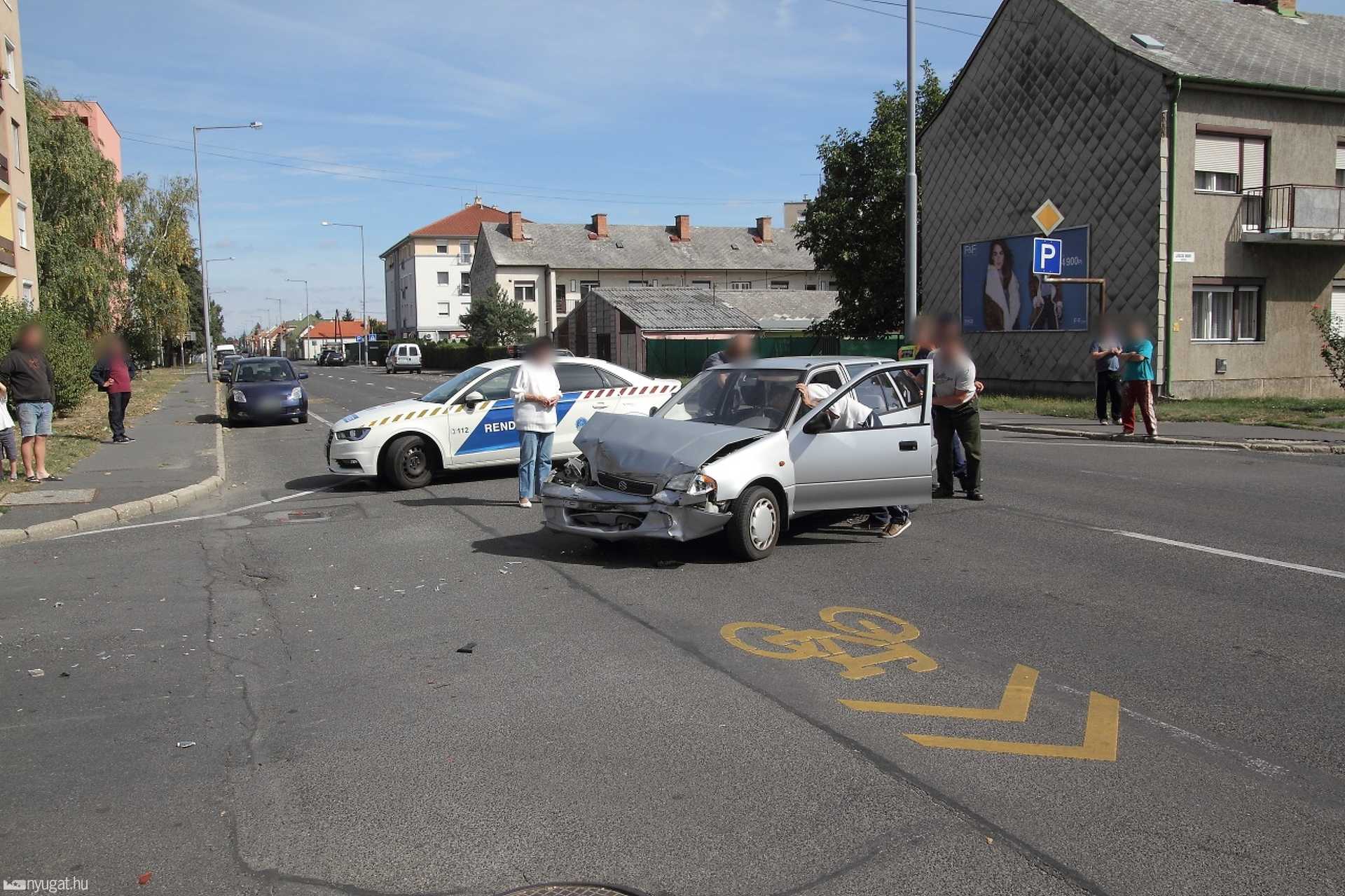Két autó ütközött Szombathelyen
