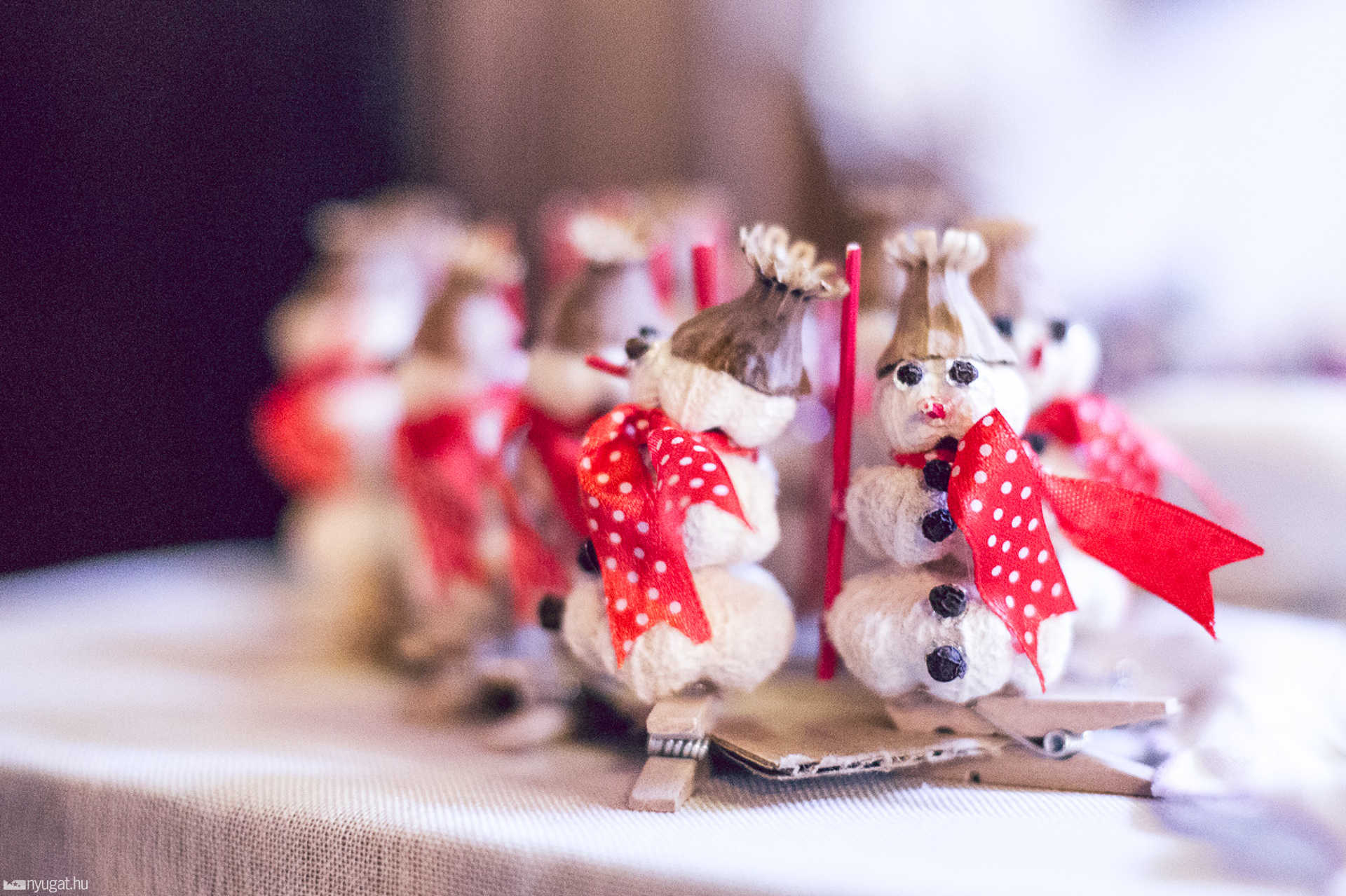 Advent első gyertyagyújtása a Fő téren