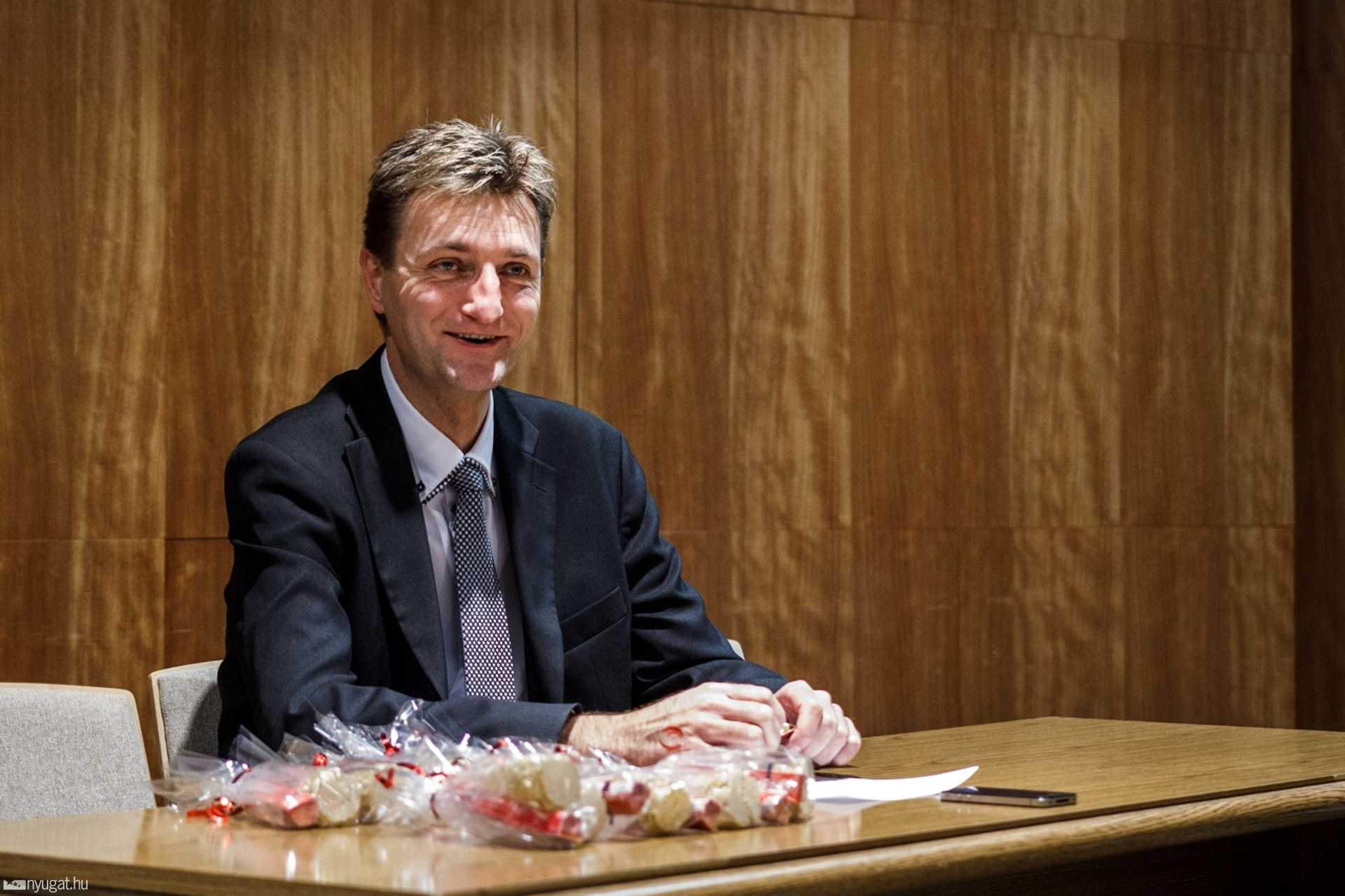 Mérei Tamás sajtótájékoztatója