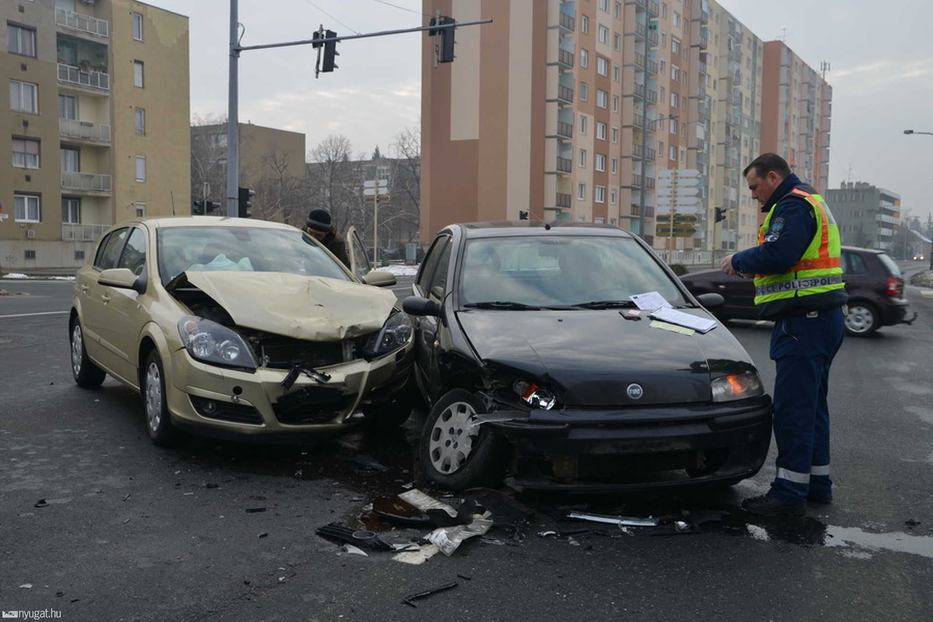 Baleset telezöldnél Szombathelyen, a Rohonci úton