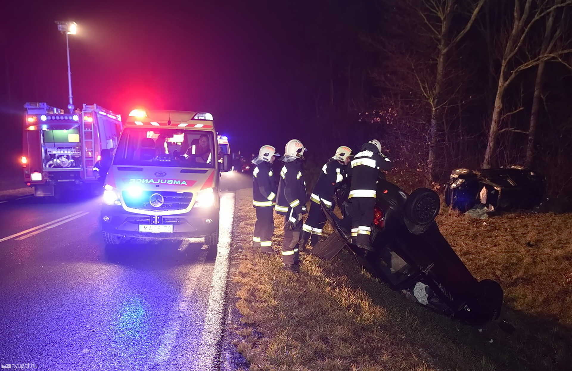 Két autó borult fel ütközés után a 89-es főúton, Szombathely közelében