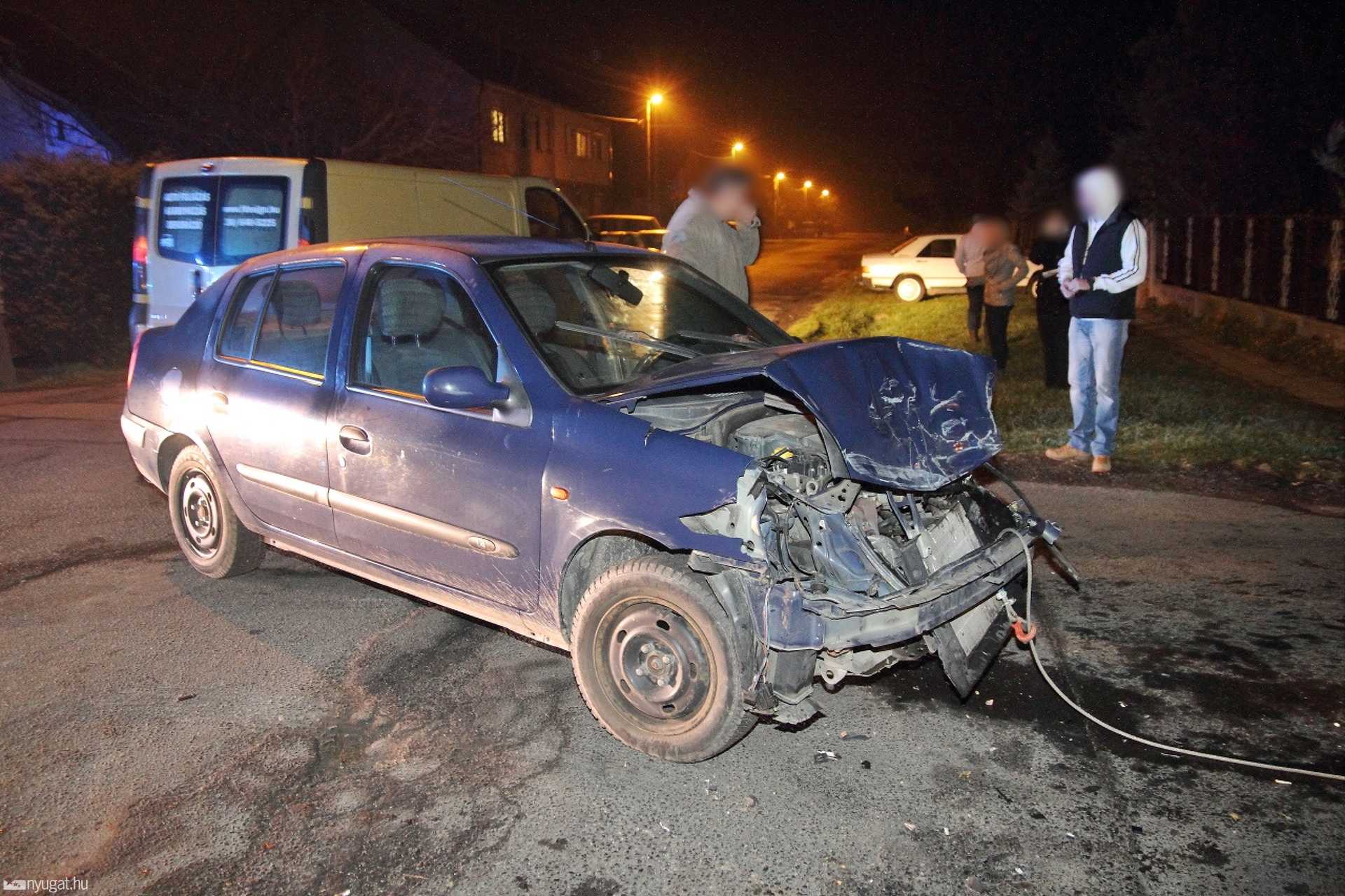 Toyota Hilux és Renault Thalia ütközött Szombathelyen