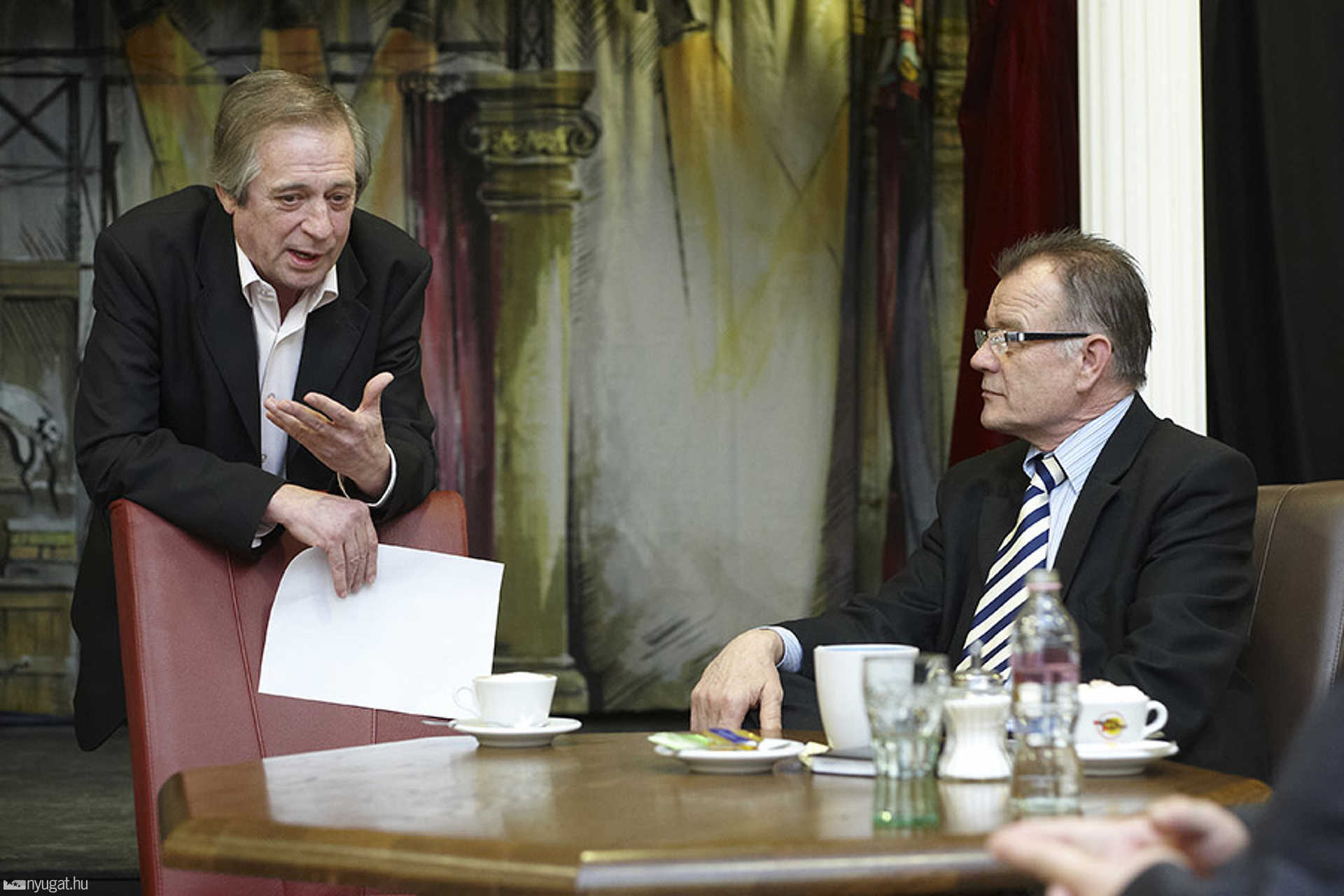 Dr. Gyenesei István a színházban