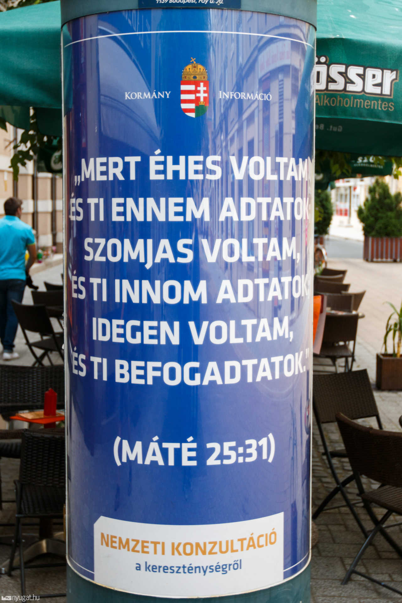 Hirdetőoszlop a Király utcában