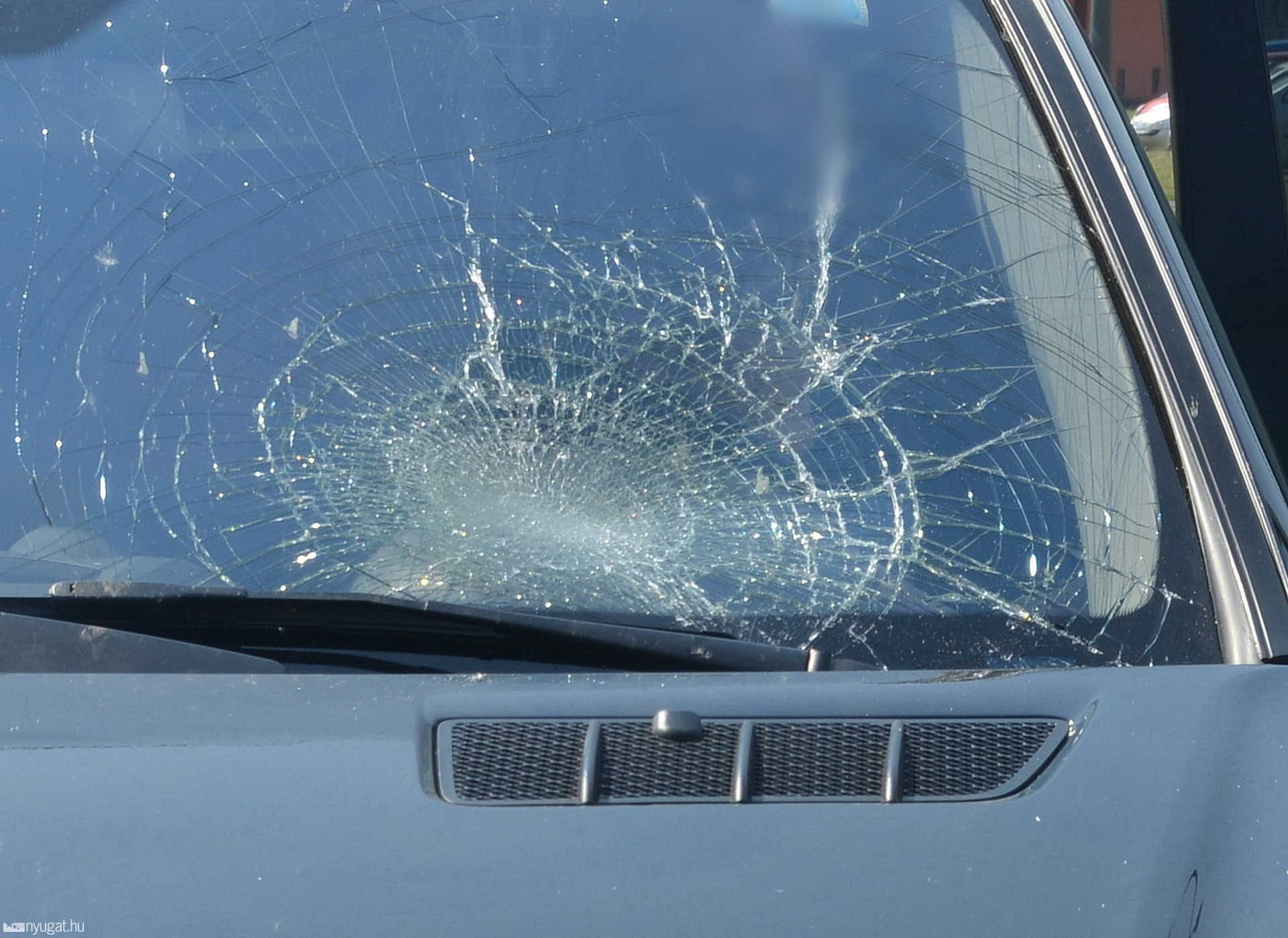 Motorral ütközött terepjáró Szombathelyen