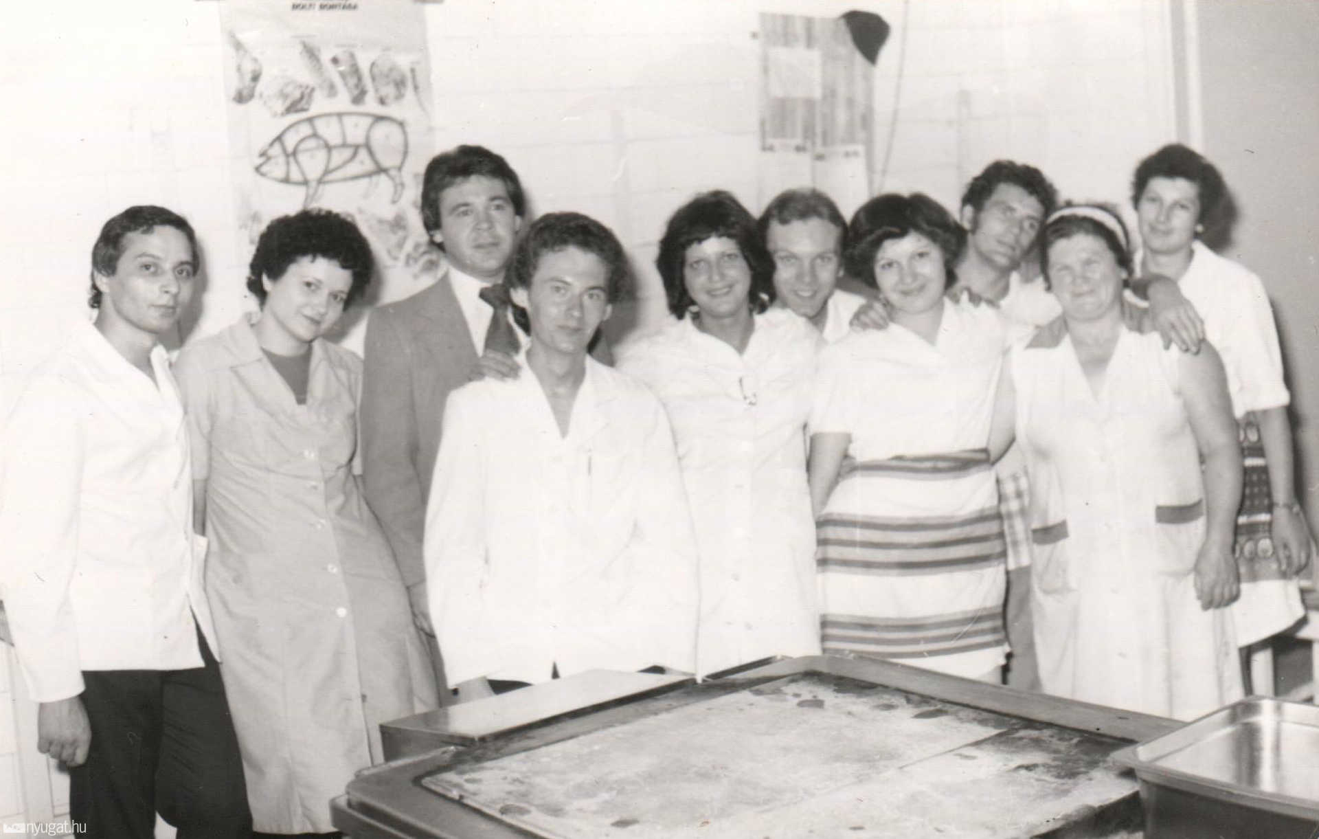 1976. Vásáscsarnok, a dolgozók egy része (Balról a harmadik Horváth László)