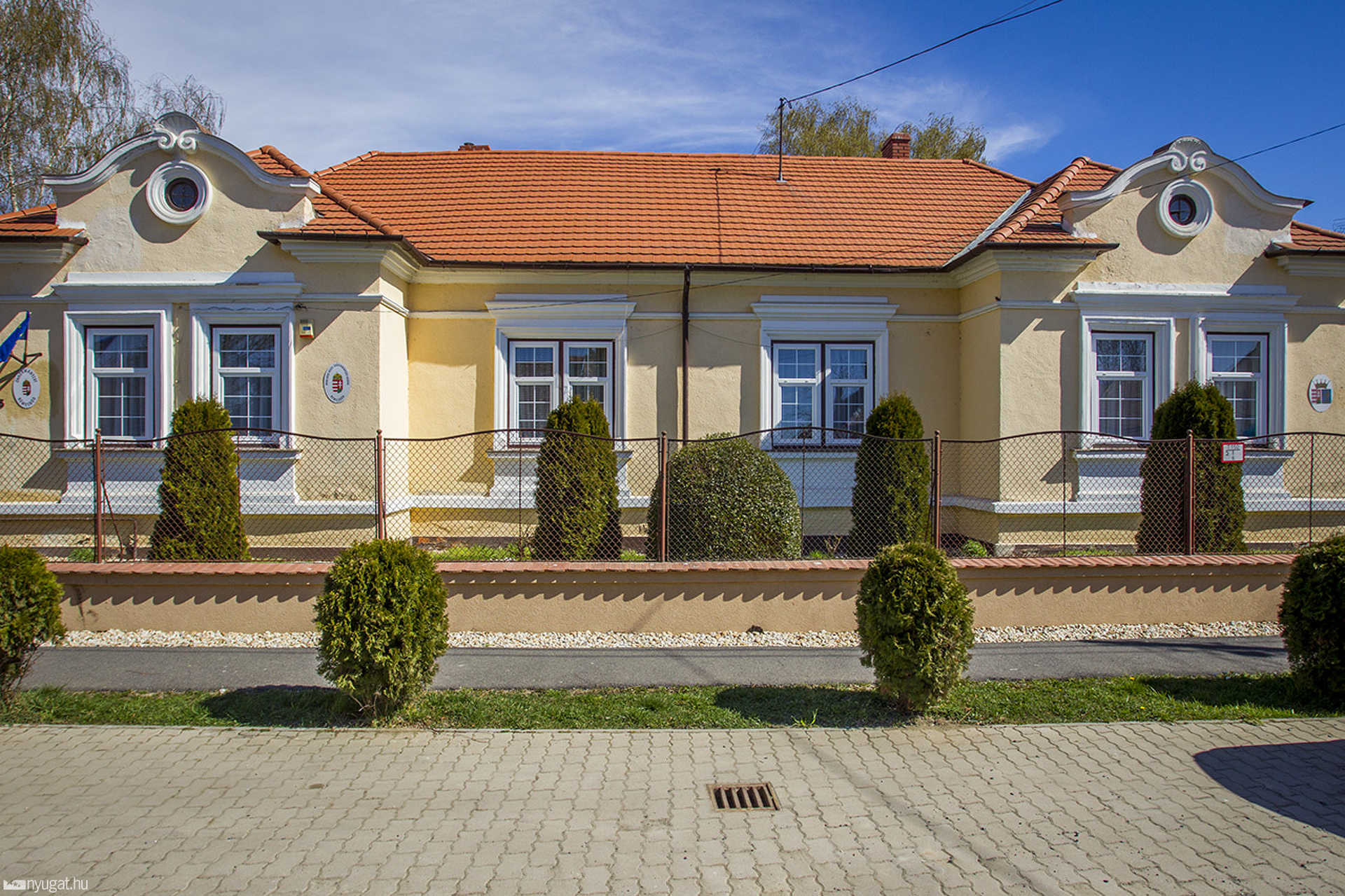 A nemesbődi községháza. Ugye szép? 