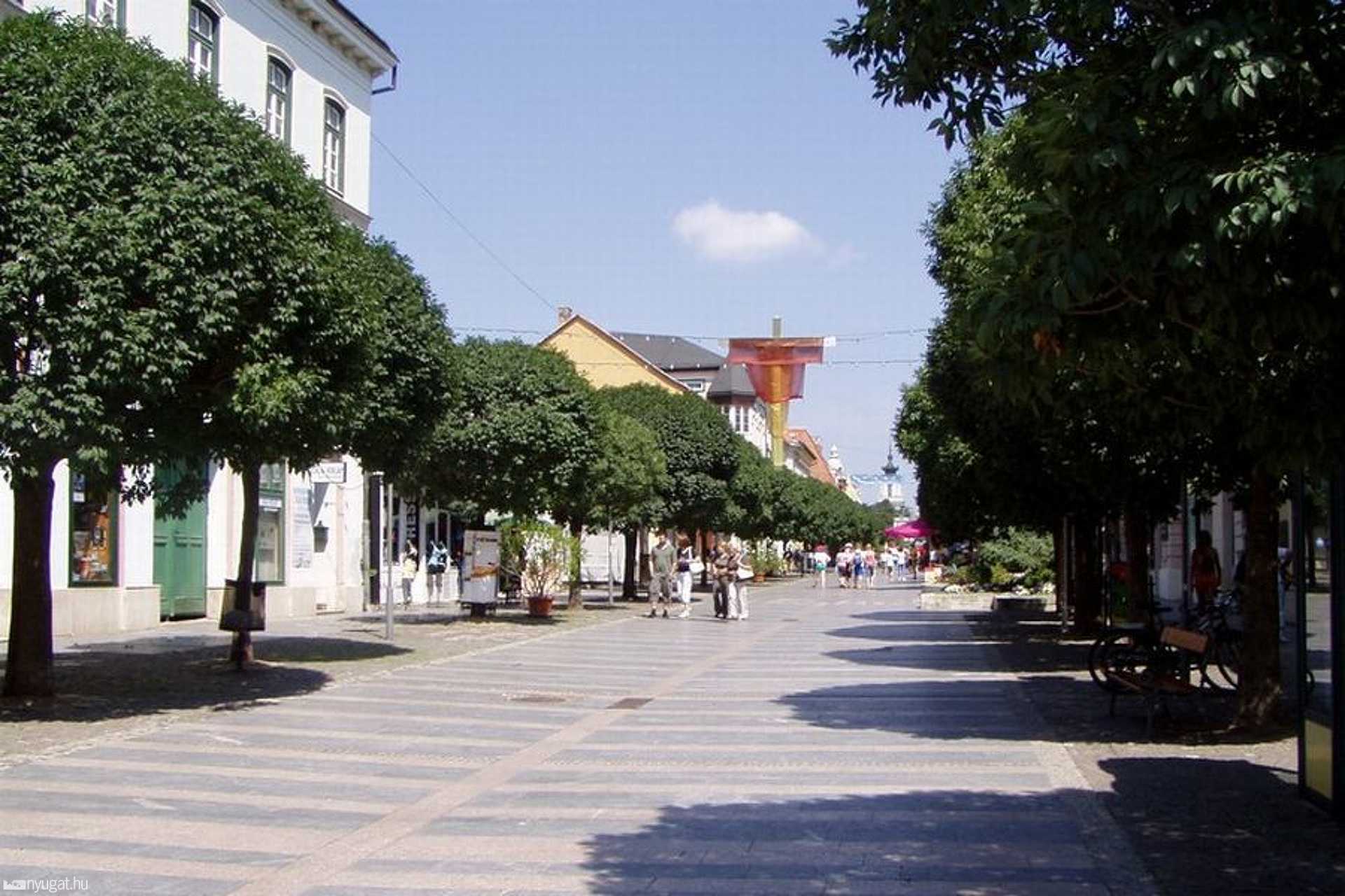 A keszthelyi sétálóutca látképe magáért beszél