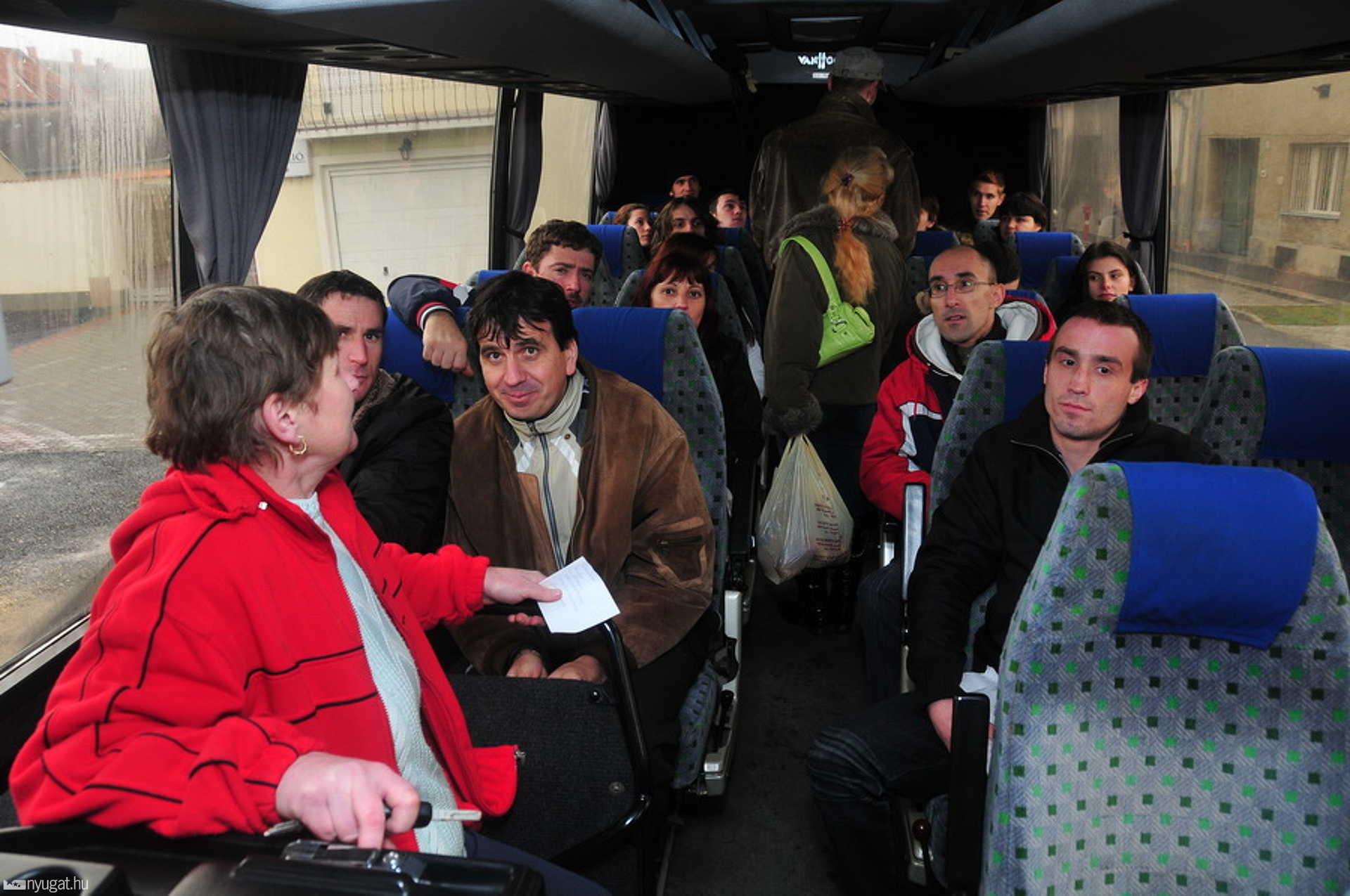 Indulás előtt - végül mindenki felült a buszra