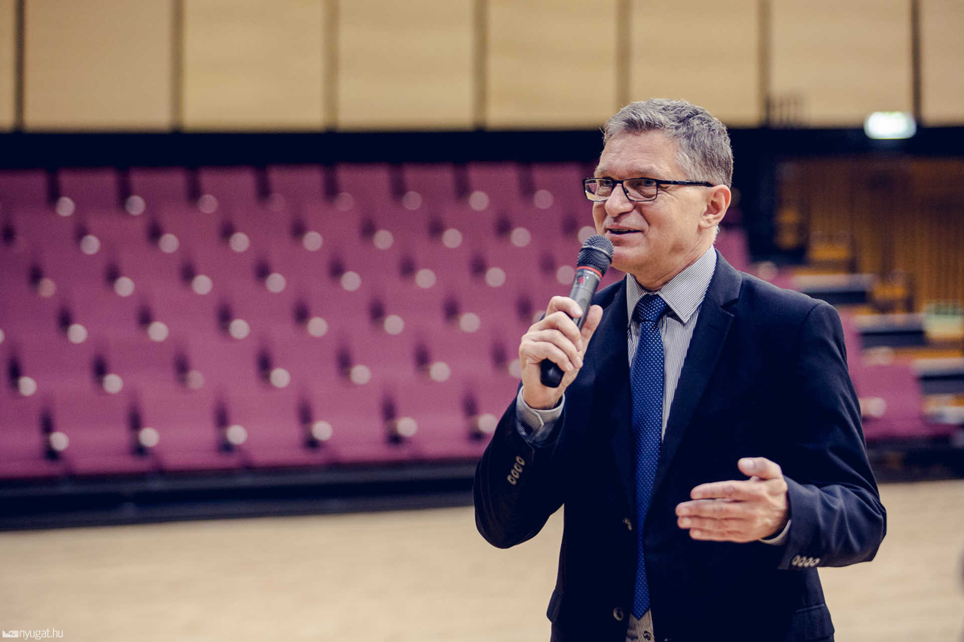 Sajtótájékoztató a Savaria Táncversenyről az AGORA MSH-ban