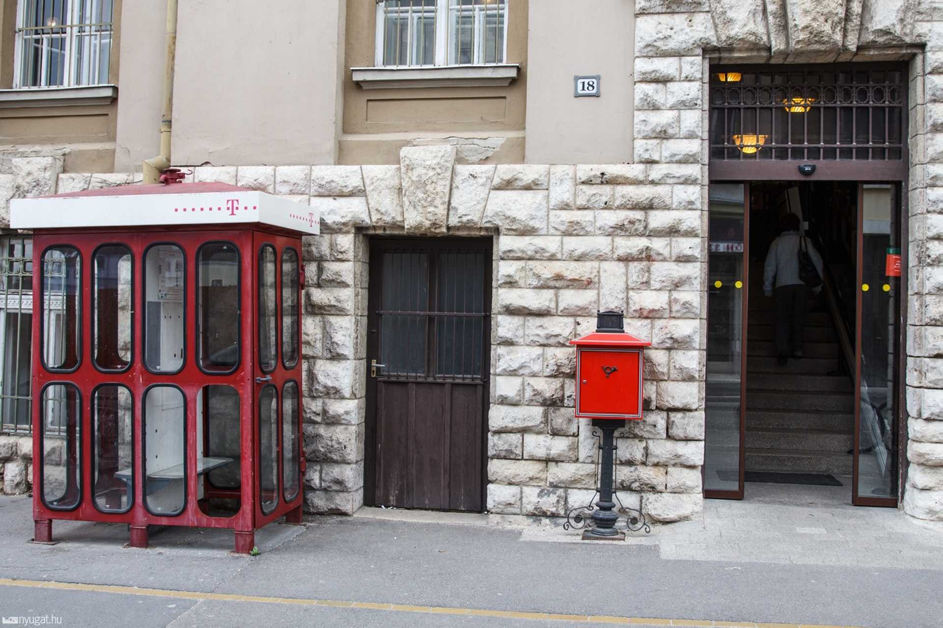 Telefonfülke a Kossuth Lajos utcában