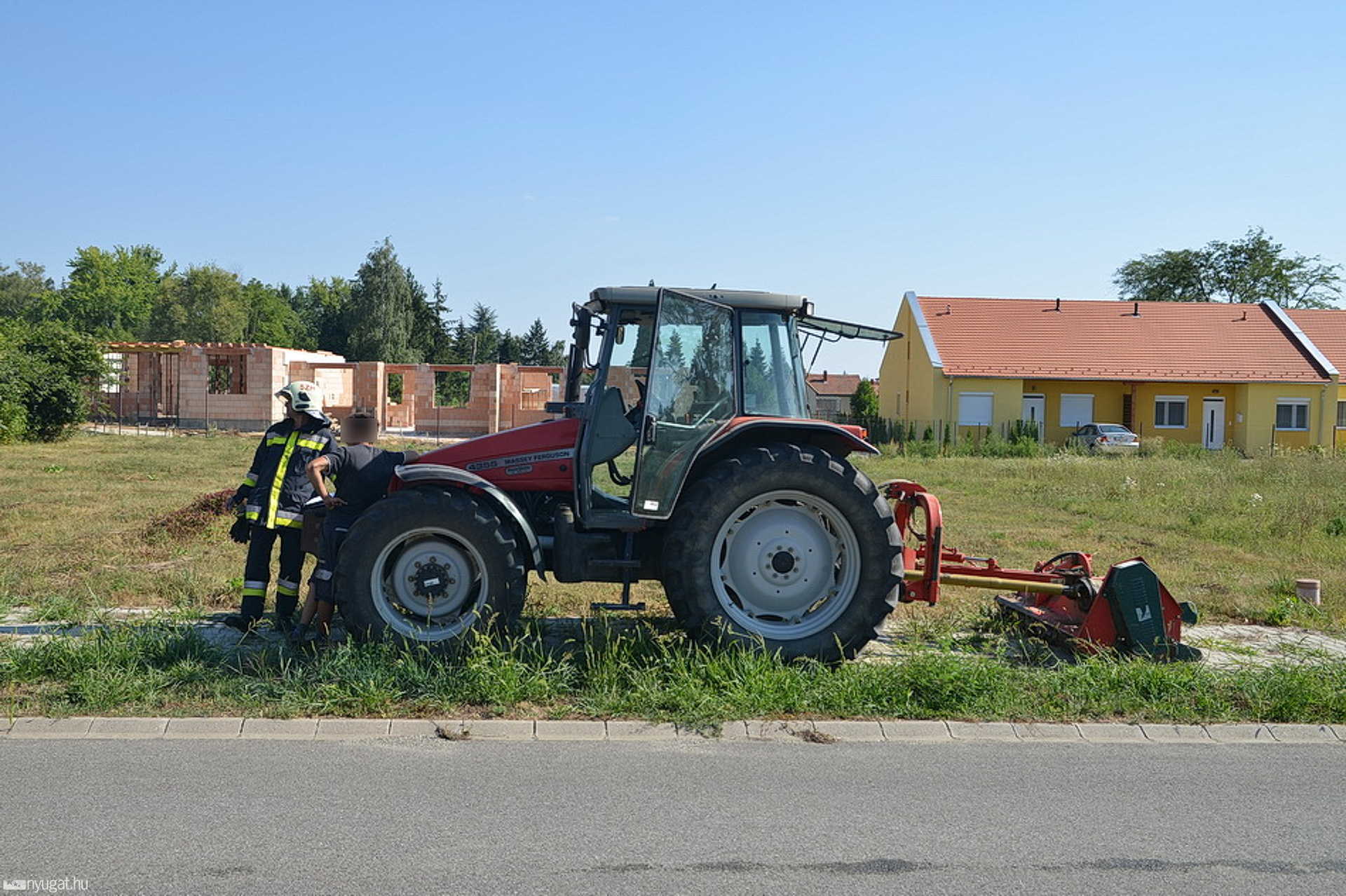 Traktor kaszálta le a gázcsonkot Szombathelyen